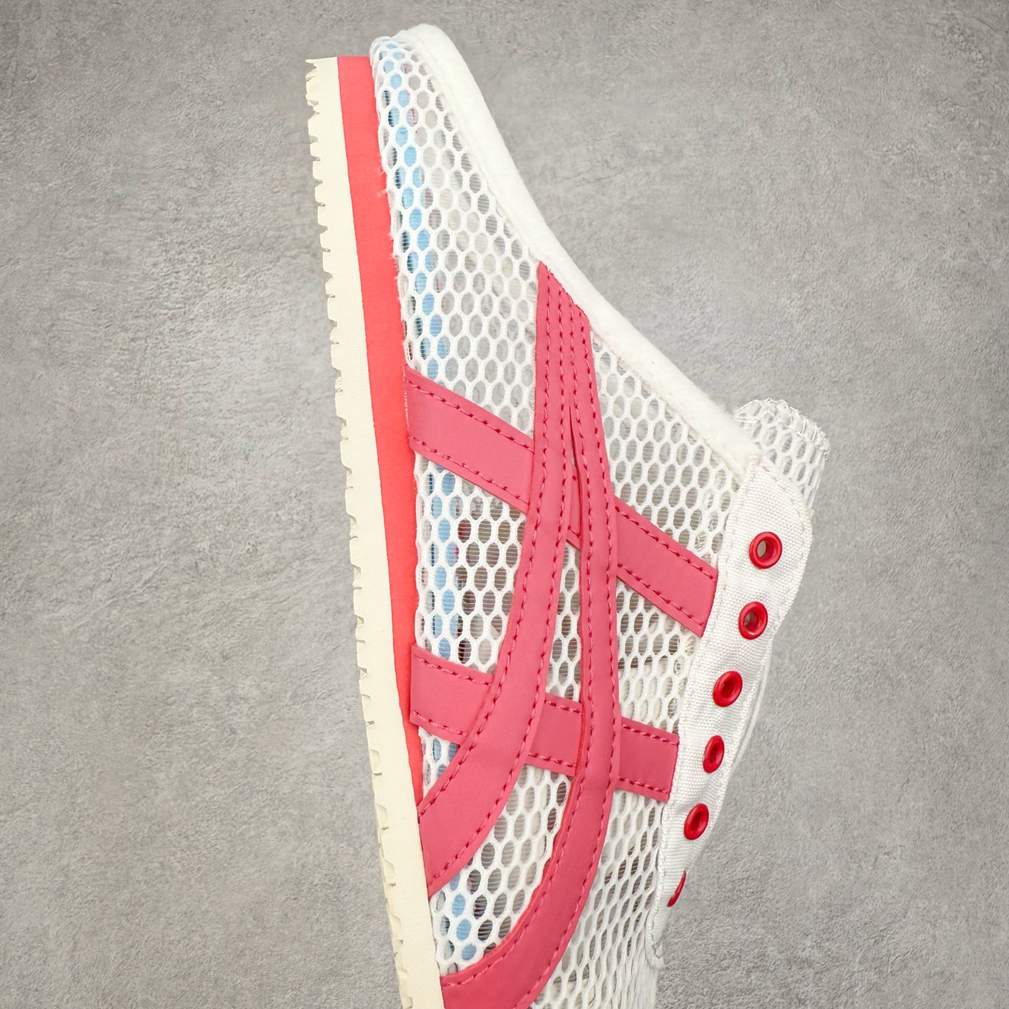 图片[6]-Onitsuka Tiger MEXICO 66 MEXICO 66 Sabot 鬼冢虎经典舒适透气低帮生活休闲鞋 男女同款 产品从款式颜色造型上体现出追求舒适和细节的完美 鞋类更是推崇手工制作的严谨与完美 融舒适性与可穿性的设计风格 注重细节的完美和别致魅力 既保持稳重 又不失轻松的时尚感 尺码：36 37 37.5 38 39 39.5 40 40.5 41.5 42 42.5 43.5 44 45-选品中心