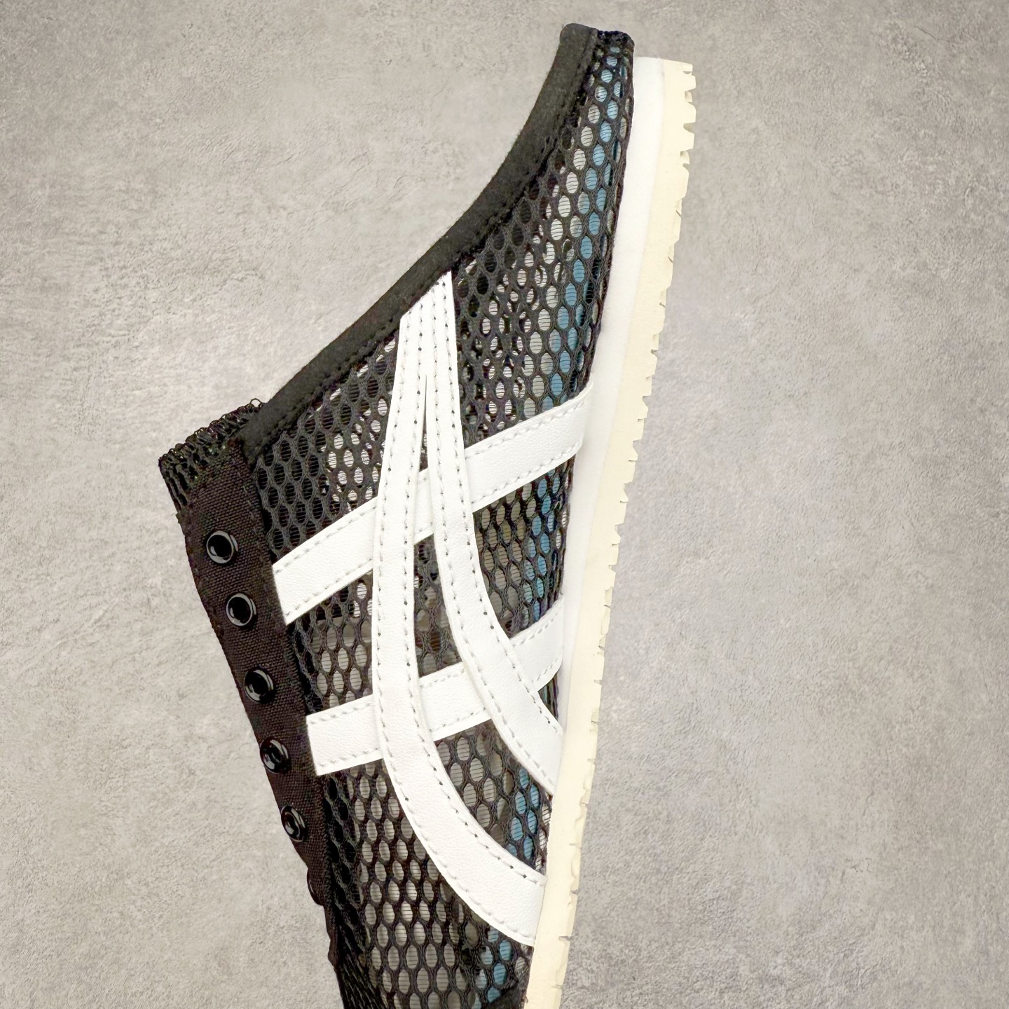 图片[7]-Onitsuka Tiger MEXICO 66 MEXICO 66 Sabot 鬼冢虎经典舒适透气低帮生活休闲鞋 男女同款 产品从款式颜色造型上体现出追求舒适和细节的完美 鞋类更是推崇手工制作的严谨与完美 融舒适性与可穿性的设计风格 注重细节的完美和别致魅力 既保持稳重 又不失轻松的时尚感 尺码：36 37 37.5 38 39 39.5 40 40.5 41.5 42 42.5 43.5 44 45-选品中心