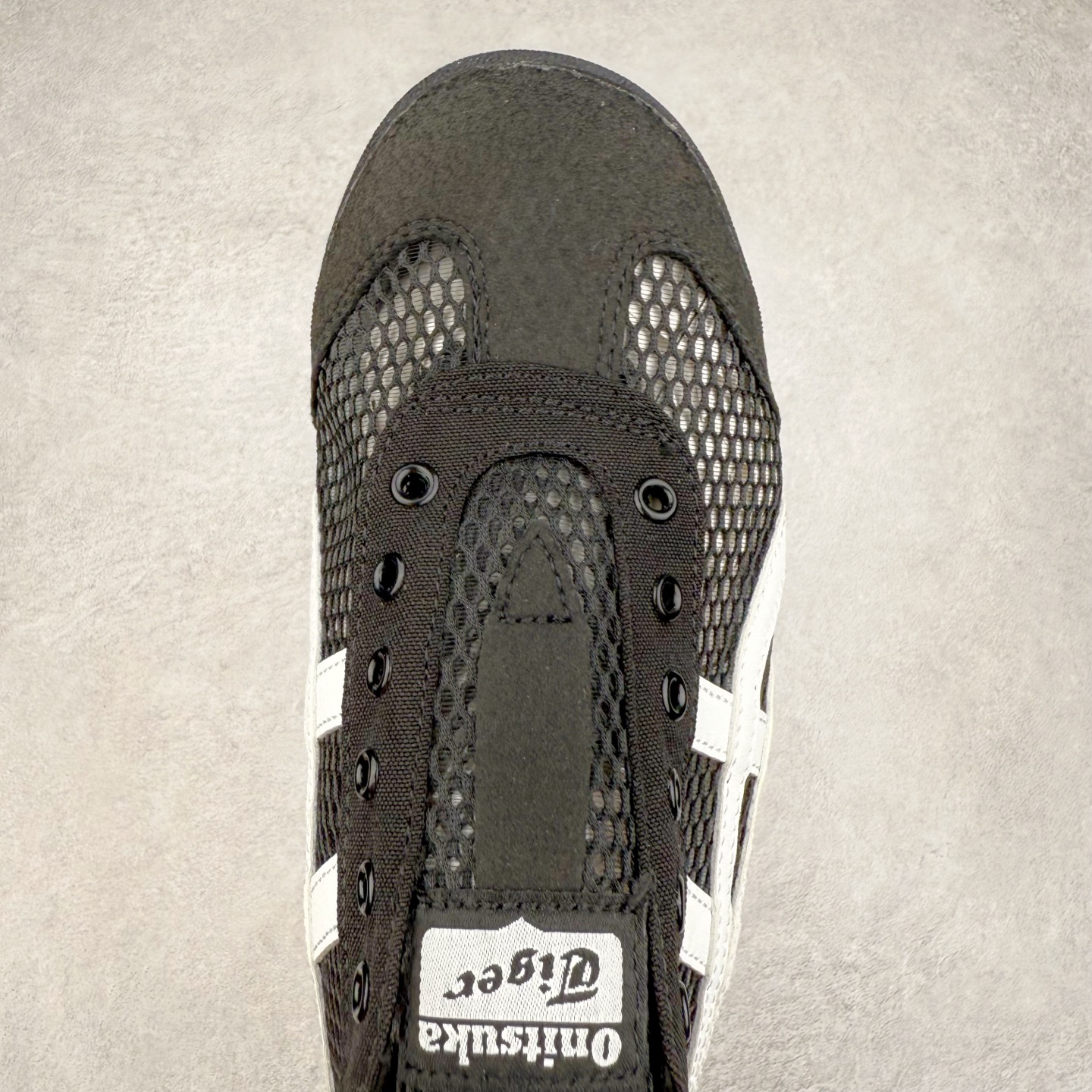 图片[4]-Onitsuka Tiger MEXICO 66 MEXICO 66 Sabot 鬼冢虎经典舒适透气低帮生活休闲鞋 男女同款 产品从款式颜色造型上体现出追求舒适和细节的完美 鞋类更是推崇手工制作的严谨与完美 融舒适性与可穿性的设计风格 注重细节的完美和别致魅力 既保持稳重 又不失轻松的时尚感 尺码：36 37 37.5 38 39 39.5 40 40.5 41.5 42 42.5 43.5 44 45-选品中心