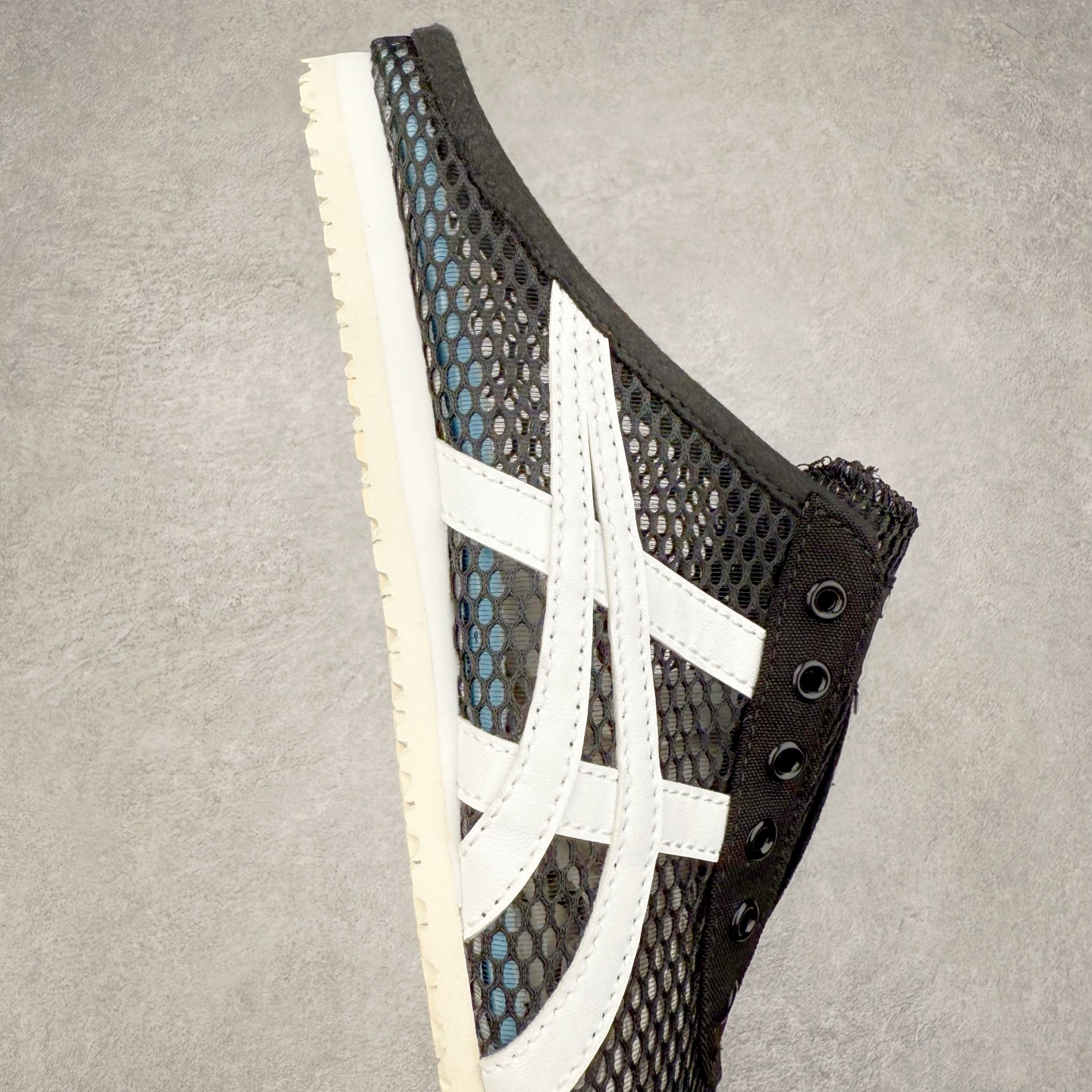 图片[6]-Onitsuka Tiger MEXICO 66 MEXICO 66 Sabot 鬼冢虎经典舒适透气低帮生活休闲鞋 男女同款 产品从款式颜色造型上体现出追求舒适和细节的完美 鞋类更是推崇手工制作的严谨与完美 融舒适性与可穿性的设计风格 注重细节的完美和别致魅力 既保持稳重 又不失轻松的时尚感 尺码：36 37 37.5 38 39 39.5 40 40.5 41.5 42 42.5 43.5 44 45-选品中心