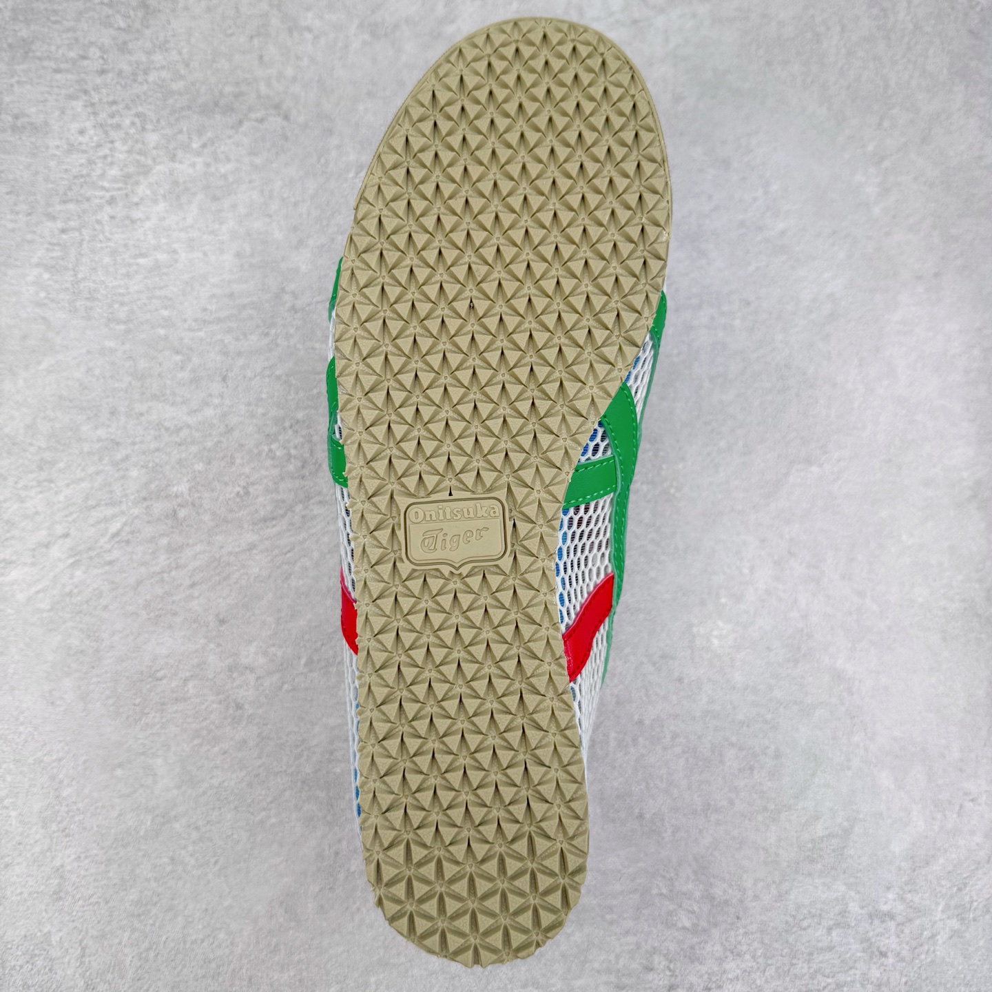 图片[9]-Onitsuka Tiger MEXICO 66 MEXICO 66 Sabot 鬼冢虎经典舒适透气低帮生活休闲鞋 男女同款 产品从款式颜色造型上体现出追求舒适和细节的完美 鞋类更是推崇手工制作的严谨与完美 融舒适性与可穿性的设计风格 注重细节的完美和别致魅力 既保持稳重 又不失轻松的时尚感 尺码：36 37 37.5 38 39 39.5 40 40.5 41.5 42 42.5 43.5 44 45-选品中心