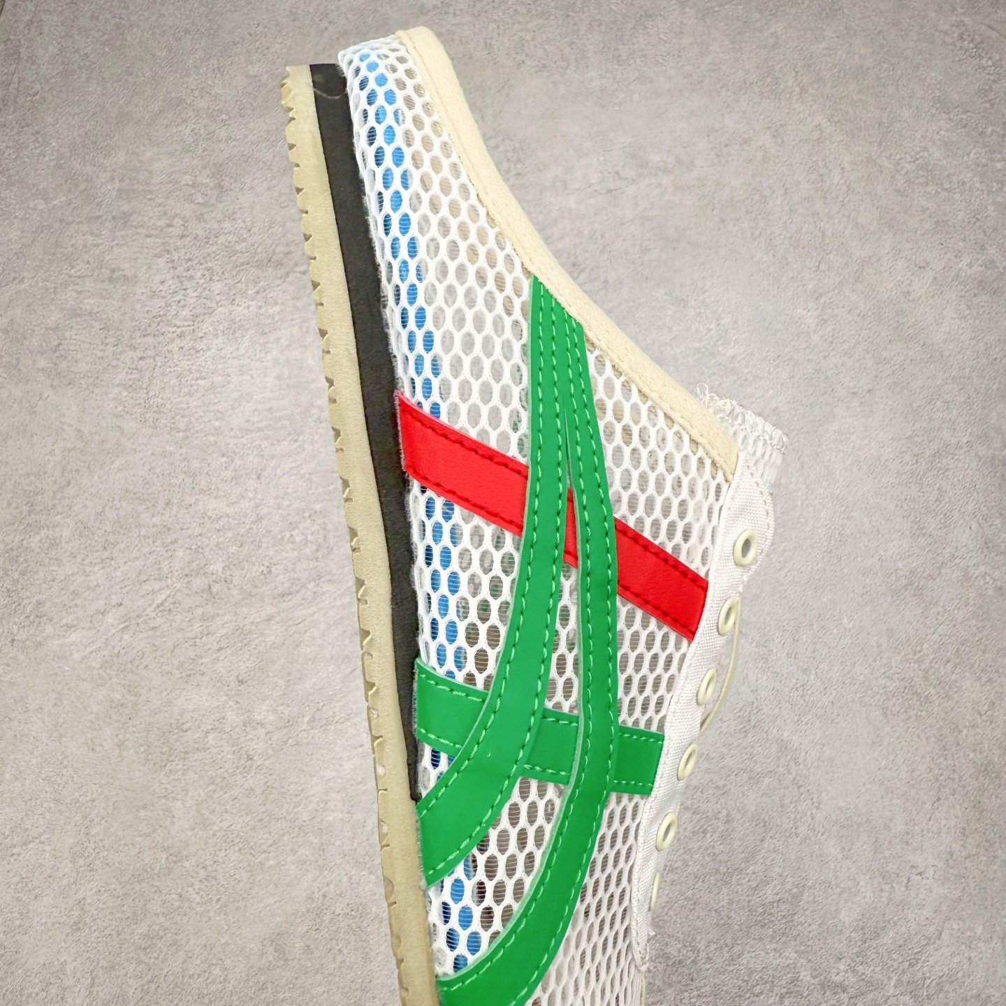 图片[6]-Onitsuka Tiger MEXICO 66 MEXICO 66 Sabot 鬼冢虎经典舒适透气低帮生活休闲鞋 男女同款 产品从款式颜色造型上体现出追求舒适和细节的完美 鞋类更是推崇手工制作的严谨与完美 融舒适性与可穿性的设计风格 注重细节的完美和别致魅力 既保持稳重 又不失轻松的时尚感 尺码：36 37 37.5 38 39 39.5 40 40.5 41.5 42 42.5 43.5 44 45-选品中心