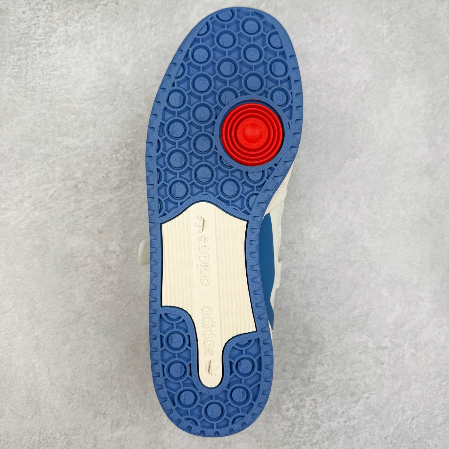 图片[9]-AD Forum 84 Low OG 低帮百搭潮流休闲运动板鞋 以复古篮球鞋的外形为基础 采用皮革拼接 简约百搭 更加贴合舒适 中底内侧网格造型起到点睛之笔 外底橡胶 更显复古 尺码：36 36.5 37.5 38 38.5 39 40 40.5 41 42 42.5 43 44 44.5 45-选品中心