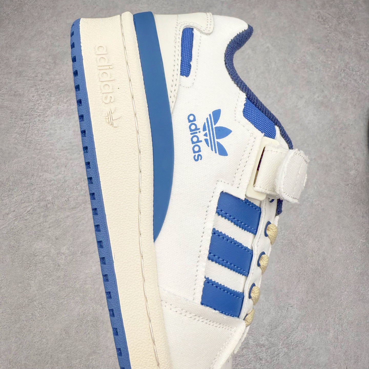 图片[6]-AD Forum 84 Low OG 低帮百搭潮流休闲运动板鞋 以复古篮球鞋的外形为基础 采用皮革拼接 简约百搭 更加贴合舒适 中底内侧网格造型起到点睛之笔 外底橡胶 更显复古 尺码：36 36.5 37.5 38 38.5 39 40 40.5 41 42 42.5 43 44 44.5 45-选品中心