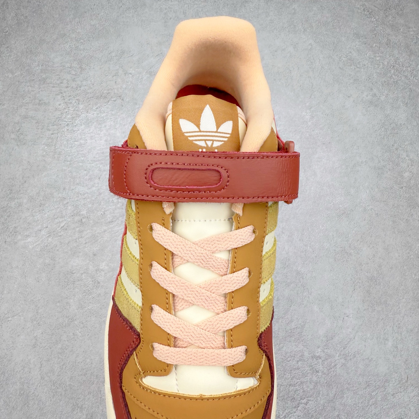 图片[5]-AD Forum 84 Low OG 低帮百搭潮流休闲运动板鞋 以复古篮球鞋的外形为基础 采用皮革拼接 简约百搭 更加贴合舒适 中底内侧网格造型起到点睛之笔 外底橡胶 更显复古 尺码：36 36.5 37.5 38 38.5 39 40 40.5 41 42 42.5 43 44 44.5 45-选品中心