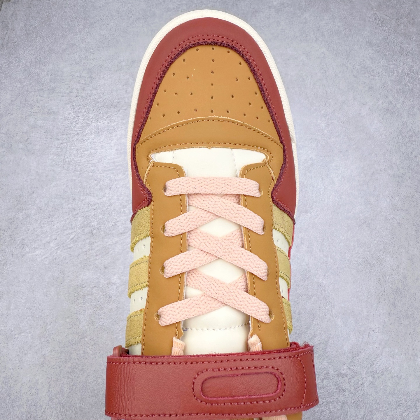 图片[4]-AD Forum 84 Low OG 低帮百搭潮流休闲运动板鞋 以复古篮球鞋的外形为基础 采用皮革拼接 简约百搭 更加贴合舒适 中底内侧网格造型起到点睛之笔 外底橡胶 更显复古 尺码：36 36.5 37.5 38 38.5 39 40 40.5 41 42 42.5 43 44 44.5 45-选品中心