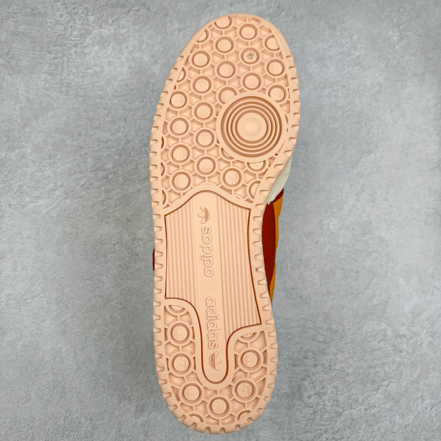 图片[9]-AD Forum 84 Low OG 低帮百搭潮流休闲运动板鞋 以复古篮球鞋的外形为基础 采用皮革拼接 简约百搭 更加贴合舒适 中底内侧网格造型起到点睛之笔 外底橡胶 更显复古 尺码：36 36.5 37.5 38 38.5 39 40 40.5 41 42 42.5 43 44 44.5 45-选品中心