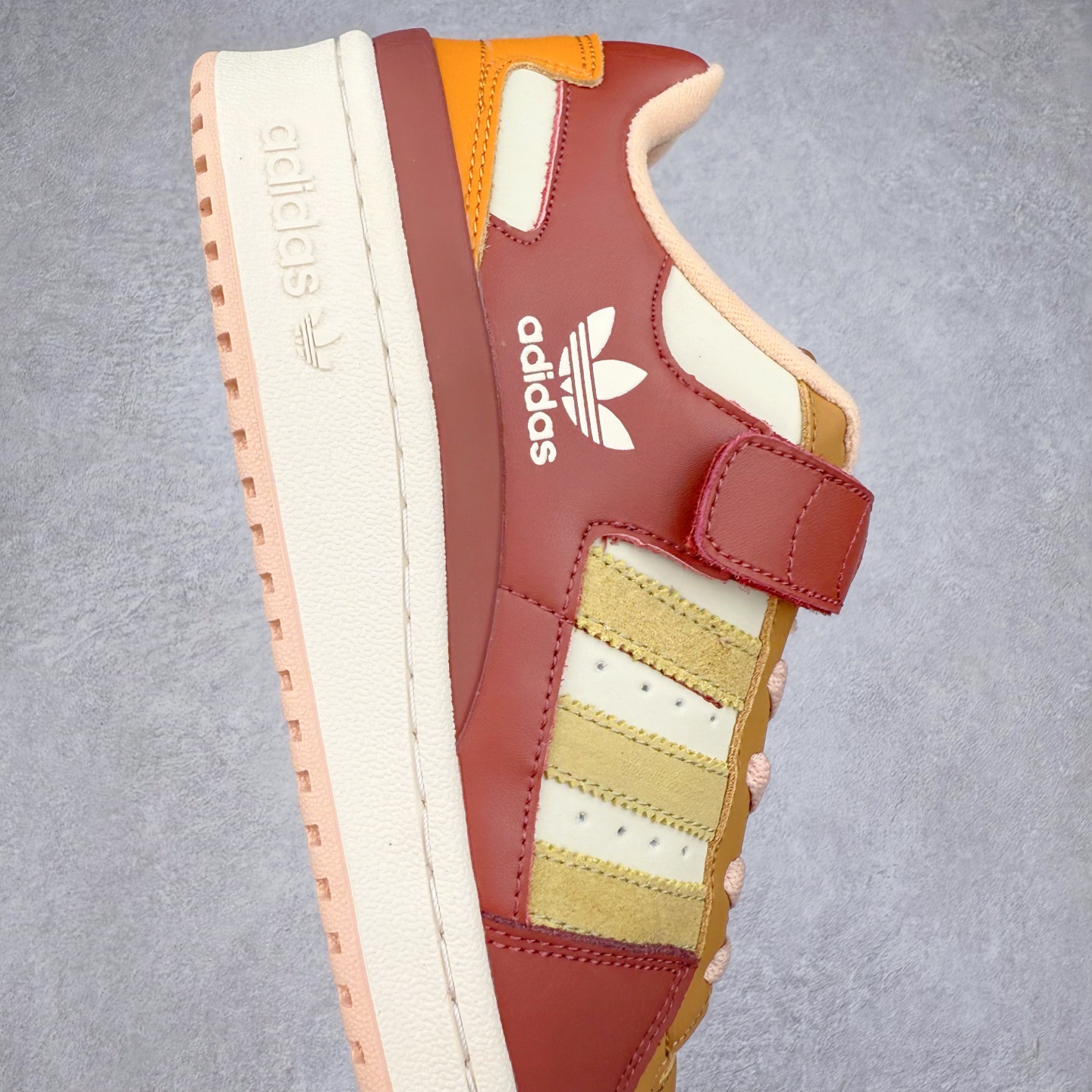 图片[6]-AD Forum 84 Low OG 低帮百搭潮流休闲运动板鞋 以复古篮球鞋的外形为基础 采用皮革拼接 简约百搭 更加贴合舒适 中底内侧网格造型起到点睛之笔 外底橡胶 更显复古 尺码：36 36.5 37.5 38 38.5 39 40 40.5 41 42 42.5 43 44 44.5 45-选品中心