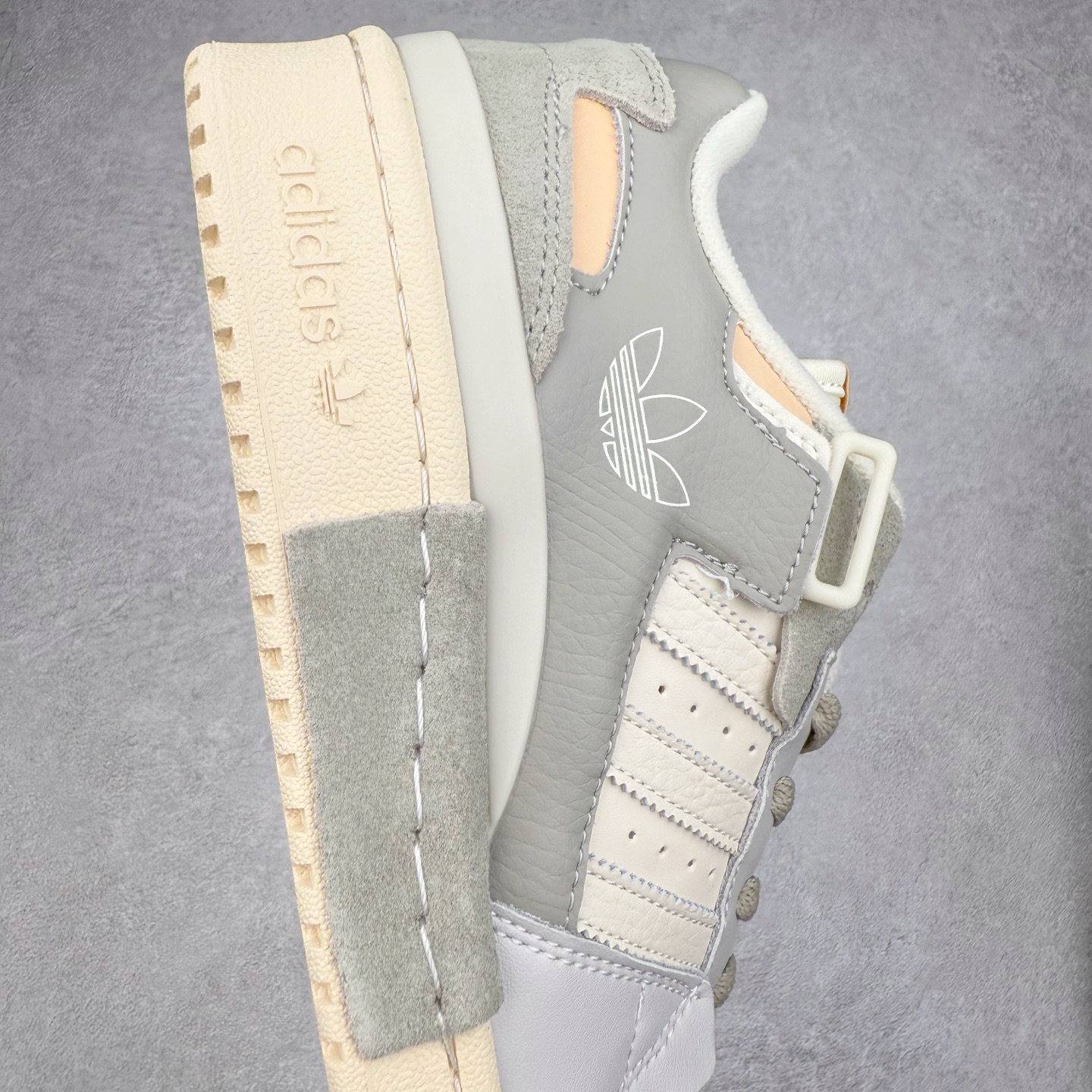 图片[6]-AD Forum 84 Low OG 低帮百搭潮流休闲运动板鞋 以复古篮球鞋的外形为基础 采用皮革拼接 简约百搭 更加贴合舒适 中底内侧网格造型起到点睛之笔 外底橡胶 更显复古 尺码：36 36.5 37.5 38 38.5 39 40 40.5 41 42 42.5 43 44 44.5 45-选品中心