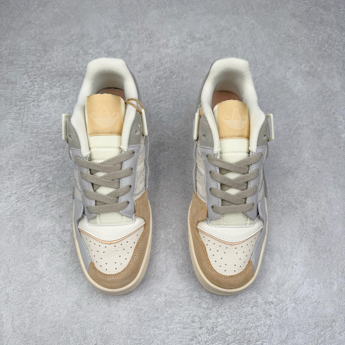 图片[2]-AD Forum 84 Low OG 低帮百搭潮流休闲运动板鞋 以复古篮球鞋的外形为基础 采用皮革拼接 简约百搭 更加贴合舒适 中底内侧网格造型起到点睛之笔 外底橡胶 更显复古 尺码：36 36.5 37.5 38 38.5 39 40 40.5 41 42 42.5 43 44 44.5 45-选品中心