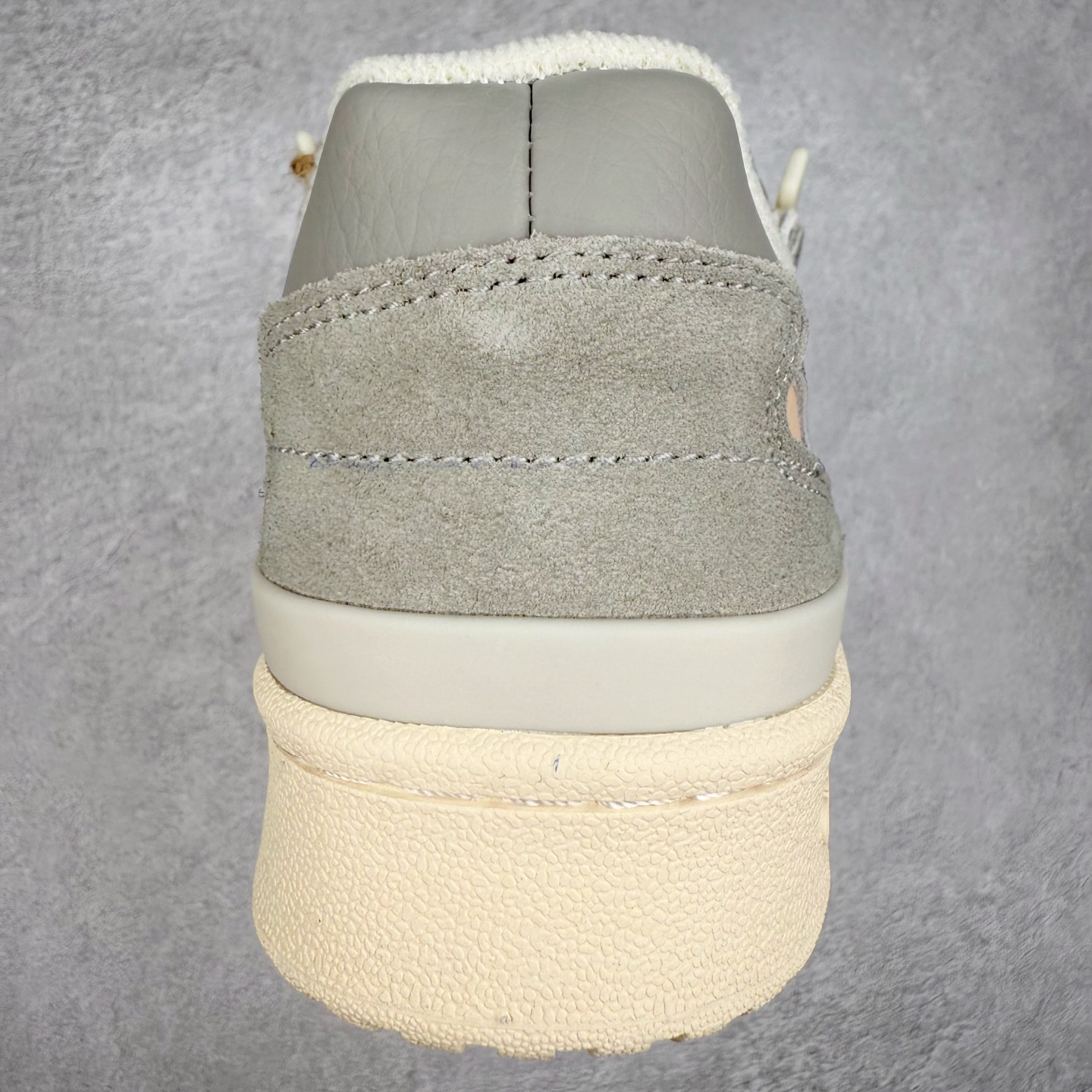 图片[8]-AD Forum 84 Low OG 低帮百搭潮流休闲运动板鞋 以复古篮球鞋的外形为基础 采用皮革拼接 简约百搭 更加贴合舒适 中底内侧网格造型起到点睛之笔 外底橡胶 更显复古 尺码：36 36.5 37.5 38 38.5 39 40 40.5 41 42 42.5 43 44 44.5 45-选品中心