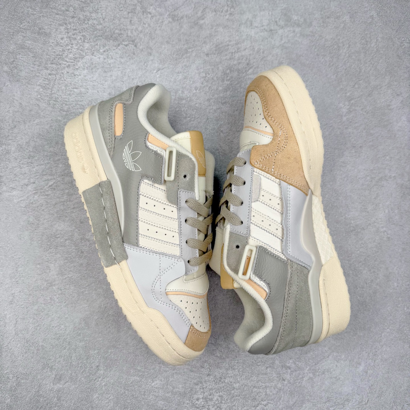 图片[3]-AD Forum 84 Low OG 低帮百搭潮流休闲运动板鞋 以复古篮球鞋的外形为基础 采用皮革拼接 简约百搭 更加贴合舒适 中底内侧网格造型起到点睛之笔 外底橡胶 更显复古 尺码：36 36.5 37.5 38 38.5 39 40 40.5 41 42 42.5 43 44 44.5 45-选品中心