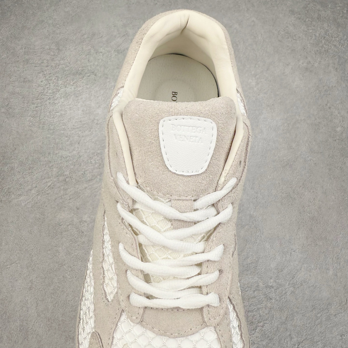 图片[5]-BOTTEGA VENETA Orbit Runner BV葆蝶家时尚休闲王一博同款老爹鞋运动鞋 原版开发 一比一打造 相似度百分之99以上 市场一梯队级别品质 区别市场任何标文顶级品质版本 采用轻质科技网布面料 搭配几何图案设计橡胶外底 王炸系列 高版本 认准套包工艺 实际增高很多哦 还是一样显腿细非常nice 耐玩耐造 对标对版 套包鞋工艺 认准高版本 大底选用拼色TPU大底 配置原版包装 尺码：35 36 37 38 39 40 41 42 43 44 45-选品中心