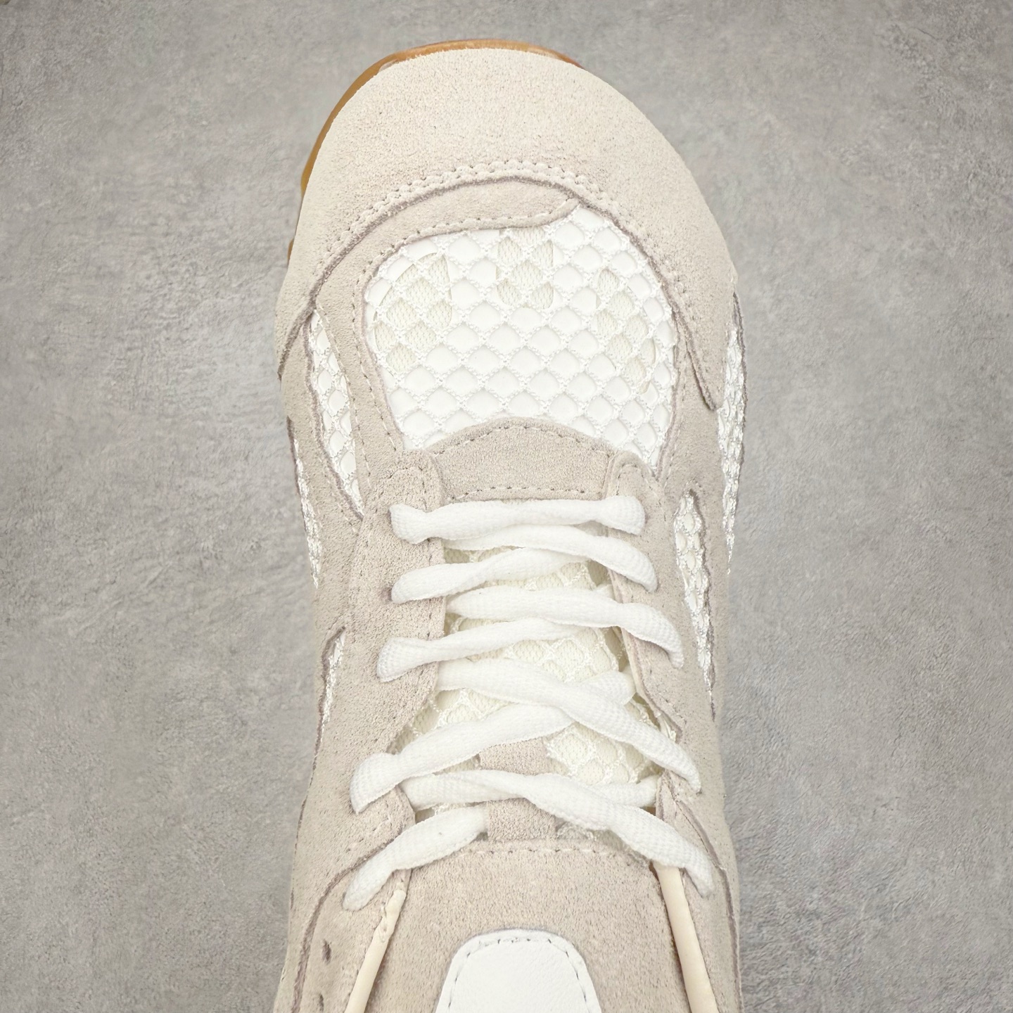 图片[4]-BOTTEGA VENETA Orbit Runner BV葆蝶家时尚休闲王一博同款老爹鞋运动鞋 原版开发 一比一打造 相似度百分之99以上 市场一梯队级别品质 区别市场任何标文顶级品质版本 采用轻质科技网布面料 搭配几何图案设计橡胶外底 王炸系列 高版本 认准套包工艺 实际增高很多哦 还是一样显腿细非常nice 耐玩耐造 对标对版 套包鞋工艺 认准高版本 大底选用拼色TPU大底 配置原版包装 尺码：35 36 37 38 39 40 41 42 43 44 45-选品中心