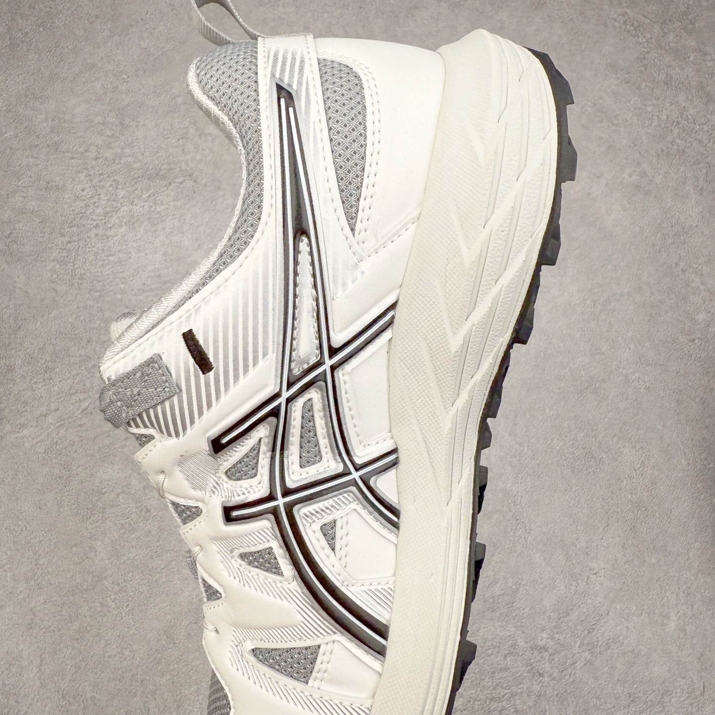 图片[7]-Asics Gel-Sonoma SE 亚瑟士溯溪鞋涉水鞋洞洞鞋 舒适日常休闲百搭防滑低帮户外徒步舒适随行跑步鞋 无界 路更远 今夏必备 颠覆认知 包裹性超强 脚感非常之舒适 侧面镂空设计 透气性极佳 让微风灌入足底 为沸腾夏日注入清爽能量防滑效果也不错 颜值与性能兼备 各平台实体疯狂种草首选 尺码：36 37.5 38 39 40 40.5 41.5 42 42.5 43.5 44 45 46-选品中心