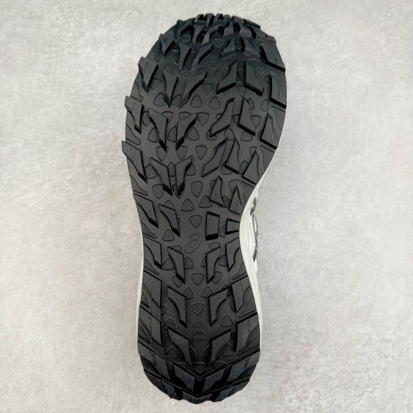 图片[9]-Asics Gel-Sonoma SE 亚瑟士溯溪鞋涉水鞋洞洞鞋 舒适日常休闲百搭防滑低帮户外徒步舒适随行跑步鞋 无界 路更远 今夏必备 颠覆认知 包裹性超强 脚感非常之舒适 侧面镂空设计 透气性极佳 让微风灌入足底 为沸腾夏日注入清爽能量防滑效果也不错 颜值与性能兼备 各平台实体疯狂种草首选 尺码：36 37.5 38 39 40 40.5 41.5 42 42.5 43.5 44 45 46-选品中心