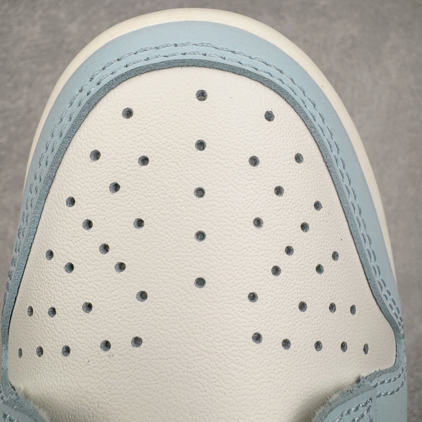 图片[15]-＃YC纯原 NK Dunk Low 仙桃苏打 BP0508-034 此款从夏日苏打水的清甜中汲取灵感，将少女的柔软与活力融入鞋型，浅蓝如晨间薄雾，纯白似云絮轻飘，粉色Swoosh恰似仙桃果肉的甜蜜晕染，这抹清新撞色，既是对「甜酷美学」的诠释，也是Z世代女孩「可盐可甜」的风格缩影。让穿搭成为情绪的外放，将少女的烂漫与清爽一网打尽。定制系列天花板 无原鞋不开发 全系列得物原鞋一比一校对开发 配色持续更新中 终端对接 优势输出 全套原厂楦头原纸板数据档案倾力打造 原汁原味莞产 极致还原 圈内最强针车工艺 高端零售指定版 广东原厂配套原盒原标 鞋盒分三个尺码段 原厂冲刀 超高清洁度 全鞋零毛边皮料切割 采用原厂百宏鞋带以及原厂百宏织唛舌标 内标可供原厂几率过验 进口原装条纹中底布 四线拉帮白色点胶 原厂拉帮手法遵循公司 原厂电绣 极致还原 尺码：36 36.5 37.5 38 38.5 39 40 40.5 41 42 42.5 43 44 44.5 45 46-选品中心