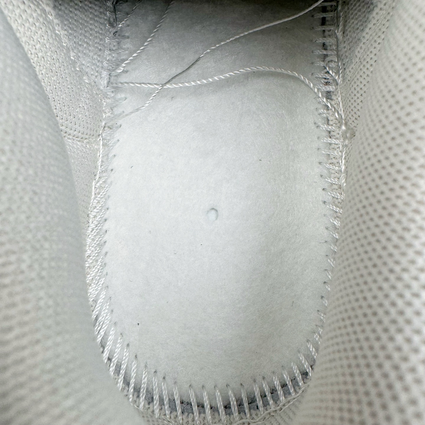 图片[12]-＃YC纯原 NK Dunk Low 仙桃苏打 BP0508-034 此款从夏日苏打水的清甜中汲取灵感，将少女的柔软与活力融入鞋型，浅蓝如晨间薄雾，纯白似云絮轻飘，粉色Swoosh恰似仙桃果肉的甜蜜晕染，这抹清新撞色，既是对「甜酷美学」的诠释，也是Z世代女孩「可盐可甜」的风格缩影。让穿搭成为情绪的外放，将少女的烂漫与清爽一网打尽。定制系列天花板 无原鞋不开发 全系列得物原鞋一比一校对开发 配色持续更新中 终端对接 优势输出 全套原厂楦头原纸板数据档案倾力打造 原汁原味莞产 极致还原 圈内最强针车工艺 高端零售指定版 广东原厂配套原盒原标 鞋盒分三个尺码段 原厂冲刀 超高清洁度 全鞋零毛边皮料切割 采用原厂百宏鞋带以及原厂百宏织唛舌标 内标可供原厂几率过验 进口原装条纹中底布 四线拉帮白色点胶 原厂拉帮手法遵循公司 原厂电绣 极致还原 尺码：36 36.5 37.5 38 38.5 39 40 40.5 41 42 42.5 43 44 44.5 45 46-选品中心