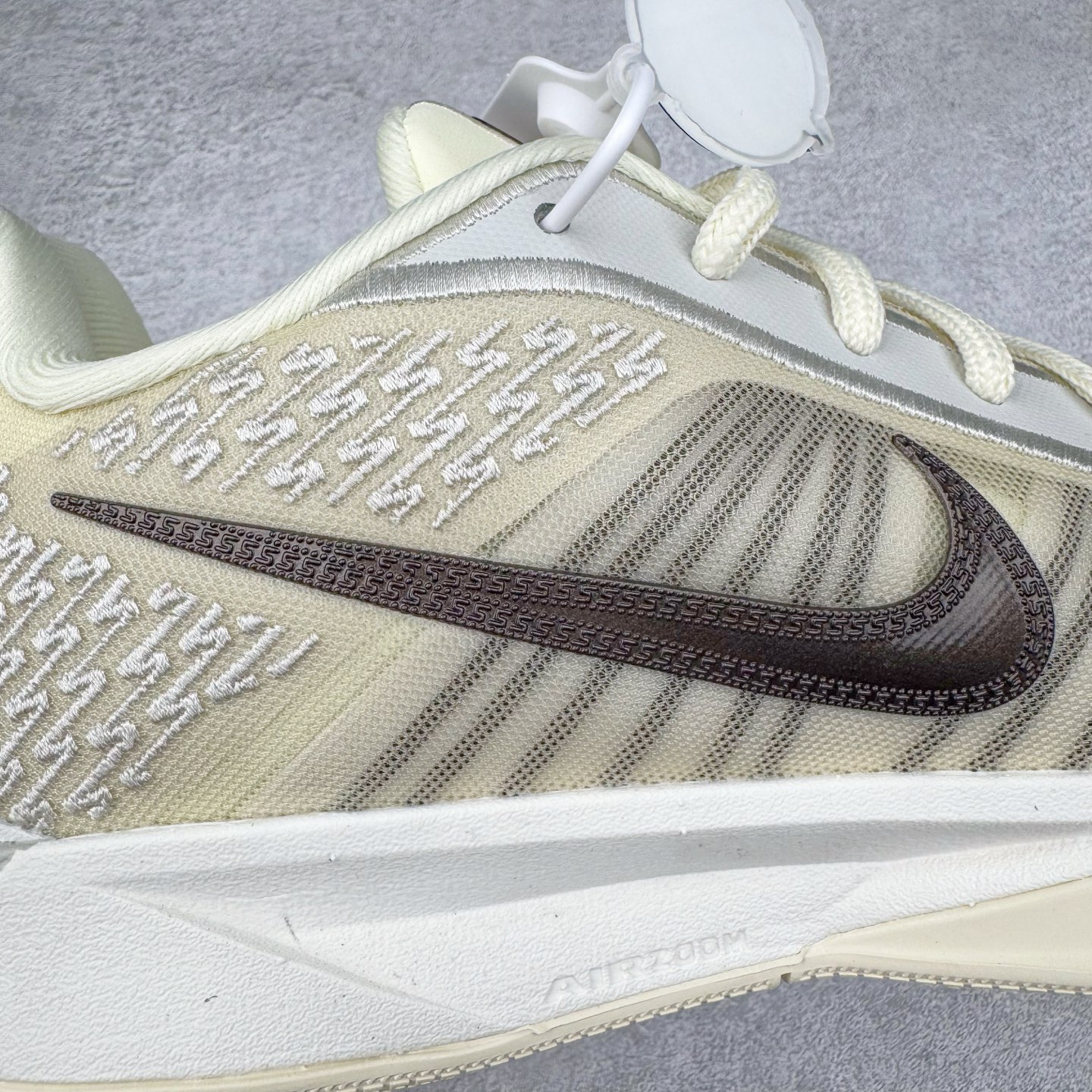 图片[20]-＃Max/灭世 NK Sabrina 2 萨布丽娜二代签名减震防滑低帮篮球鞋 椰奶色 FZ1517-102 革新登场🌪🔝颠覆革新出货‼️缓震配置独家革新！实战属性直接拉满👊🏻实战天花板上限再度提升！实战亲测-性能体验吊打国产同价位鞋款 ⚫️前掌扇形zoom➕增配中足抗扭片➕增配后掌马蹄ZOOM气垫（正品仅配置前掌扇形zoom） 完美解决 正品抗扭不足问题 ⚫️采用科比5代鞋楦以及龙骨数据打造！前后落差仅6mm！小科5实至名归！ ⚫️鞋身➕鞋头增配高频补强层，提升鞋头以及脚踝支撑性 ⚫️鞋垫采用高弹缓震垫材质-磨合一场直接贴合脚型☑️ ⚫️外底加厚2mm，升级止滑配方，磨合一次，抓地原地起飞 后卫旗舰有且只在灭世纯原（支持市场任意货品正面PK） 真材实料，肉眼可见！革新升级绝非空穴来风！灭世纯原内外兼修，用态度诠释最强实战货品👊🏻 尺码：39-46（尺码建议：标准亚洲楦 无需大半码）-选品中心