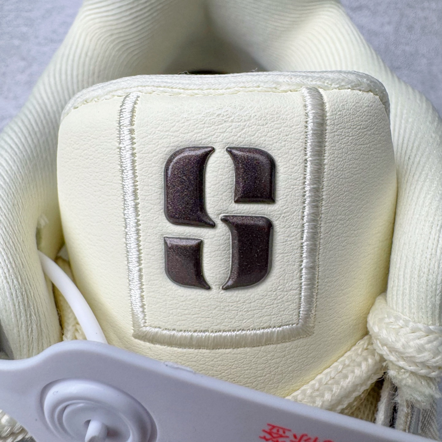 图片[14]-＃Max/灭世 NK Sabrina 2 萨布丽娜二代签名减震防滑低帮篮球鞋 椰奶色 FZ1517-102 革新登场🌪🔝颠覆革新出货‼️缓震配置独家革新！实战属性直接拉满👊🏻实战天花板上限再度提升！实战亲测-性能体验吊打国产同价位鞋款 ⚫️前掌扇形zoom➕增配中足抗扭片➕增配后掌马蹄ZOOM气垫（正品仅配置前掌扇形zoom） 完美解决 正品抗扭不足问题 ⚫️采用科比5代鞋楦以及龙骨数据打造！前后落差仅6mm！小科5实至名归！ ⚫️鞋身➕鞋头增配高频补强层，提升鞋头以及脚踝支撑性 ⚫️鞋垫采用高弹缓震垫材质-磨合一场直接贴合脚型☑️ ⚫️外底加厚2mm，升级止滑配方，磨合一次，抓地原地起飞 后卫旗舰有且只在灭世纯原（支持市场任意货品正面PK） 真材实料，肉眼可见！革新升级绝非空穴来风！灭世纯原内外兼修，用态度诠释最强实战货品👊🏻 尺码：39-46（尺码建议：标准亚洲楦 无需大半码）-选品中心