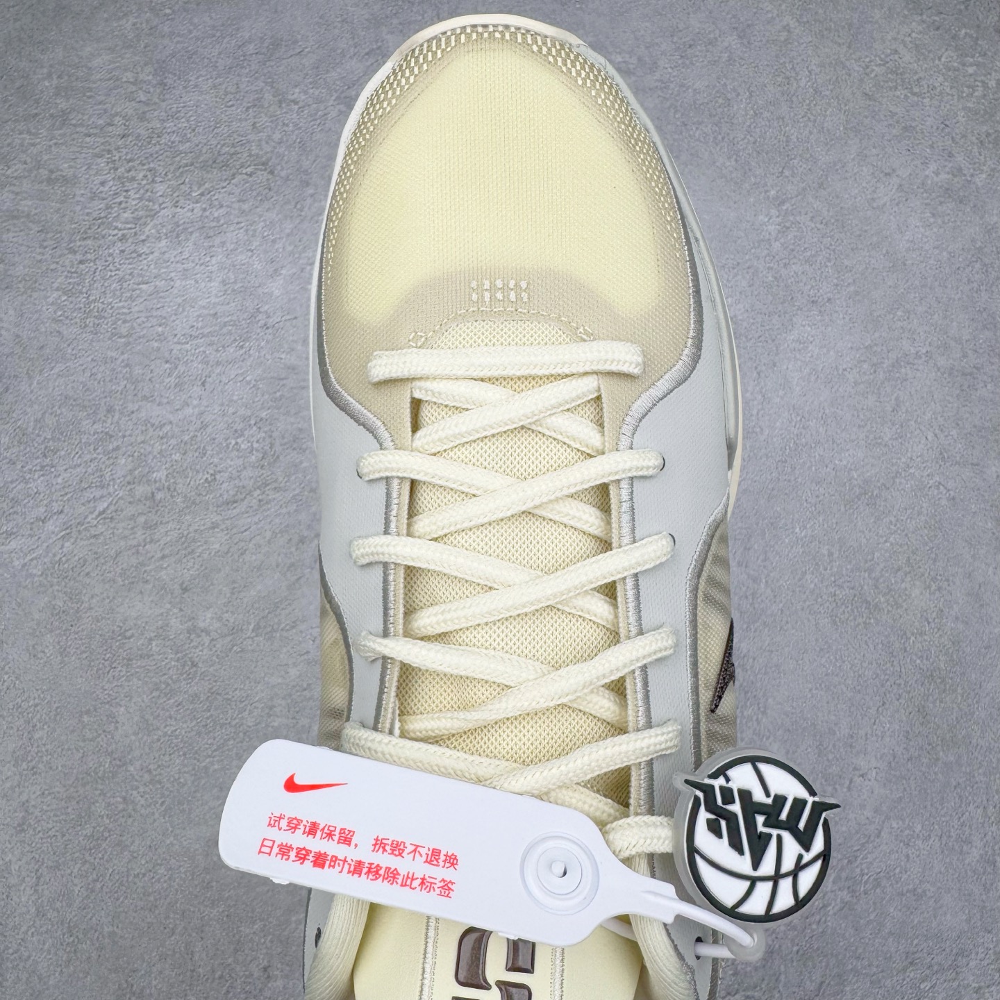 图片[4]-＃Max/灭世 NK Sabrina 2 萨布丽娜二代签名减震防滑低帮篮球鞋 椰奶色 FZ1517-102 革新登场🌪🔝颠覆革新出货‼️缓震配置独家革新！实战属性直接拉满👊🏻实战天花板上限再度提升！实战亲测-性能体验吊打国产同价位鞋款 ⚫️前掌扇形zoom➕增配中足抗扭片➕增配后掌马蹄ZOOM气垫（正品仅配置前掌扇形zoom） 完美解决 正品抗扭不足问题 ⚫️采用科比5代鞋楦以及龙骨数据打造！前后落差仅6mm！小科5实至名归！ ⚫️鞋身➕鞋头增配高频补强层，提升鞋头以及脚踝支撑性 ⚫️鞋垫采用高弹缓震垫材质-磨合一场直接贴合脚型☑️ ⚫️外底加厚2mm，升级止滑配方，磨合一次，抓地原地起飞 后卫旗舰有且只在灭世纯原（支持市场任意货品正面PK） 真材实料，肉眼可见！革新升级绝非空穴来风！灭世纯原内外兼修，用态度诠释最强实战货品👊🏻 尺码：39-46（尺码建议：标准亚洲楦 无需大半码）-选品中心