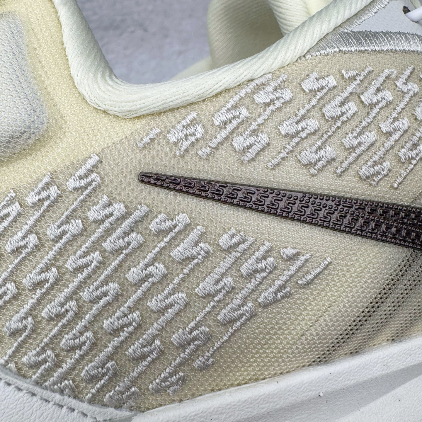 图片[17]-＃Max/灭世 NK Sabrina 2 萨布丽娜二代签名减震防滑低帮篮球鞋 椰奶色 FZ1517-102 革新登场🌪🔝颠覆革新出货‼️缓震配置独家革新！实战属性直接拉满👊🏻实战天花板上限再度提升！实战亲测-性能体验吊打国产同价位鞋款 ⚫️前掌扇形zoom➕增配中足抗扭片➕增配后掌马蹄ZOOM气垫（正品仅配置前掌扇形zoom） 完美解决 正品抗扭不足问题 ⚫️采用科比5代鞋楦以及龙骨数据打造！前后落差仅6mm！小科5实至名归！ ⚫️鞋身➕鞋头增配高频补强层，提升鞋头以及脚踝支撑性 ⚫️鞋垫采用高弹缓震垫材质-磨合一场直接贴合脚型☑️ ⚫️外底加厚2mm，升级止滑配方，磨合一次，抓地原地起飞 后卫旗舰有且只在灭世纯原（支持市场任意货品正面PK） 真材实料，肉眼可见！革新升级绝非空穴来风！灭世纯原内外兼修，用态度诠释最强实战货品👊🏻 尺码：39-46（尺码建议：标准亚洲楦 无需大半码）-选品中心