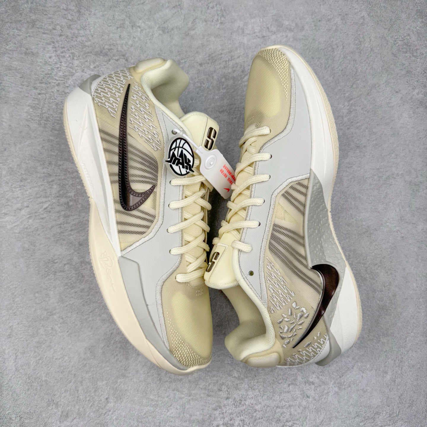 图片[3]-＃Max/灭世 NK Sabrina 2 萨布丽娜二代签名减震防滑低帮篮球鞋 椰奶色 FZ1517-102 革新登场🌪🔝颠覆革新出货‼️缓震配置独家革新！实战属性直接拉满👊🏻实战天花板上限再度提升！实战亲测-性能体验吊打国产同价位鞋款 ⚫️前掌扇形zoom➕增配中足抗扭片➕增配后掌马蹄ZOOM气垫（正品仅配置前掌扇形zoom） 完美解决 正品抗扭不足问题 ⚫️采用科比5代鞋楦以及龙骨数据打造！前后落差仅6mm！小科5实至名归！ ⚫️鞋身➕鞋头增配高频补强层，提升鞋头以及脚踝支撑性 ⚫️鞋垫采用高弹缓震垫材质-磨合一场直接贴合脚型☑️ ⚫️外底加厚2mm，升级止滑配方，磨合一次，抓地原地起飞 后卫旗舰有且只在灭世纯原（支持市场任意货品正面PK） 真材实料，肉眼可见！革新升级绝非空穴来风！灭世纯原内外兼修，用态度诠释最强实战货品👊🏻 尺码：39-46（尺码建议：标准亚洲楦 无需大半码）-选品中心