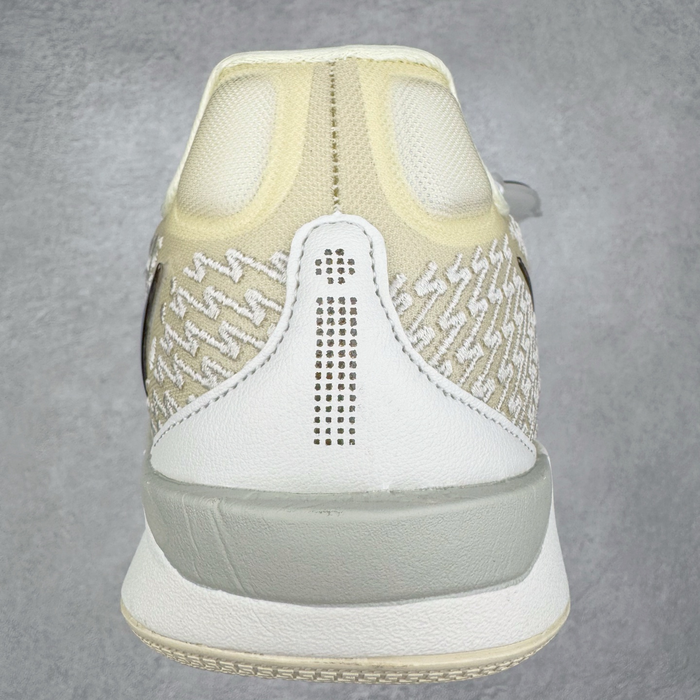 图片[8]-＃Max/灭世 NK Sabrina 2 萨布丽娜二代签名减震防滑低帮篮球鞋 椰奶色 FZ1517-102 革新登场🌪🔝颠覆革新出货‼️缓震配置独家革新！实战属性直接拉满👊🏻实战天花板上限再度提升！实战亲测-性能体验吊打国产同价位鞋款 ⚫️前掌扇形zoom➕增配中足抗扭片➕增配后掌马蹄ZOOM气垫（正品仅配置前掌扇形zoom） 完美解决 正品抗扭不足问题 ⚫️采用科比5代鞋楦以及龙骨数据打造！前后落差仅6mm！小科5实至名归！ ⚫️鞋身➕鞋头增配高频补强层，提升鞋头以及脚踝支撑性 ⚫️鞋垫采用高弹缓震垫材质-磨合一场直接贴合脚型☑️ ⚫️外底加厚2mm，升级止滑配方，磨合一次，抓地原地起飞 后卫旗舰有且只在灭世纯原（支持市场任意货品正面PK） 真材实料，肉眼可见！革新升级绝非空穴来风！灭世纯原内外兼修，用态度诠释最强实战货品👊🏻 尺码：39-46（尺码建议：标准亚洲楦 无需大半码）-选品中心