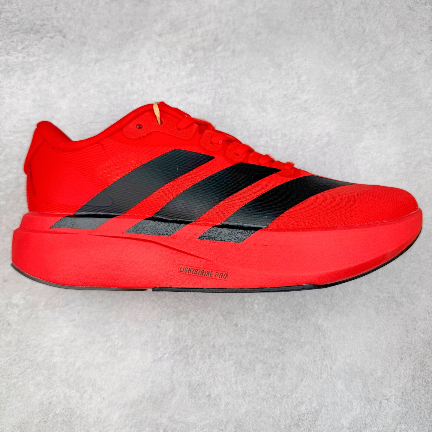 ＃福利特价 AD Adizero EVO SL 马拉松竞速专业跑鞋 CELERMESH针织网面非常轻薄 纤维间的缝隙很大 可以保证跑步时的透气、排汗效果 鞋舌直接与两侧的内衬和鞋底连接在一起 在跑步过程中不会被鞋舌的左右移动所困扰 在标准鞋带孔的基础上再拓宽一组鞋带孔 适合不同脚型的需求 突破性 EnergyRods 技术，有助于跑者实现更好的成绩 中底独特的LIGHTSTRIKE PRO泡棉材质 微弹感觉在跑步过程中给予了良好的支撑体验 对于顶级精英和高水平进阶跑者来说 ADIOS PRO是一双值得信赖的竞速比赛用鞋 尺码：36 36.5 37.5 38 38.5 39 40 40.5 41 42 42.5 43 44 44.5 45-选品中心