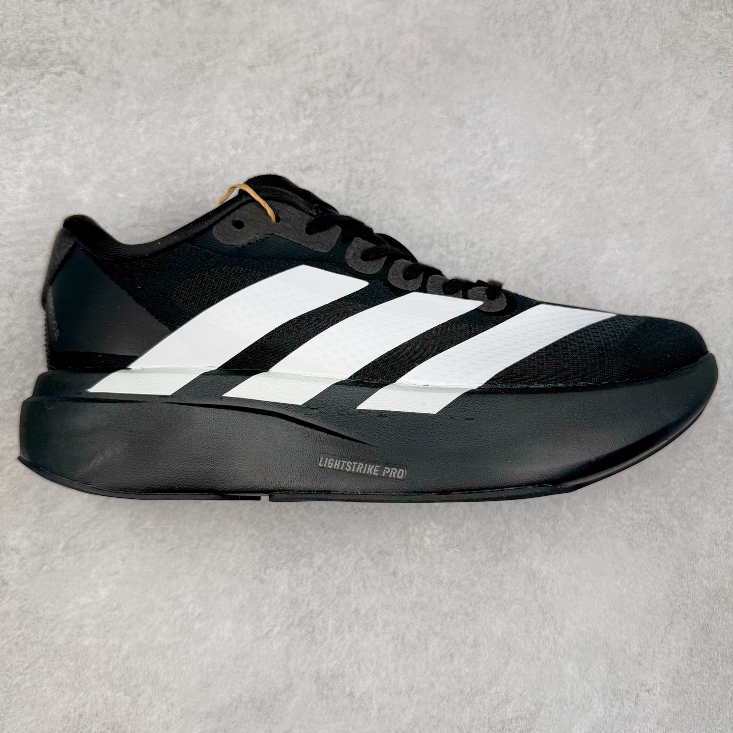 ＃福利特价 AD Adizero EVO SL 马拉松竞速专业跑鞋 CELERMESH针织网面非常轻薄 纤维间的缝隙很大 可以保证跑步时的透气、排汗效果 鞋舌直接与两侧的内衬和鞋底连接在一起 在跑步过程中不会被鞋舌的左右移动所困扰 在标准鞋带孔的基础上再拓宽一组鞋带孔 适合不同脚型的需求 突破性 EnergyRods 技术，有助于跑者实现更好的成绩 中底独特的LIGHTSTRIKE PRO泡棉材质 微弹感觉在跑步过程中给予了良好的支撑体验 对于顶级精英和高水平进阶跑者来说 ADIOS PRO是一双值得信赖的竞速比赛用鞋 尺码：36 36.5 37.5 38 38.5 39 40 40.5 41 42 42.5 43 44 44.5 45-选品中心