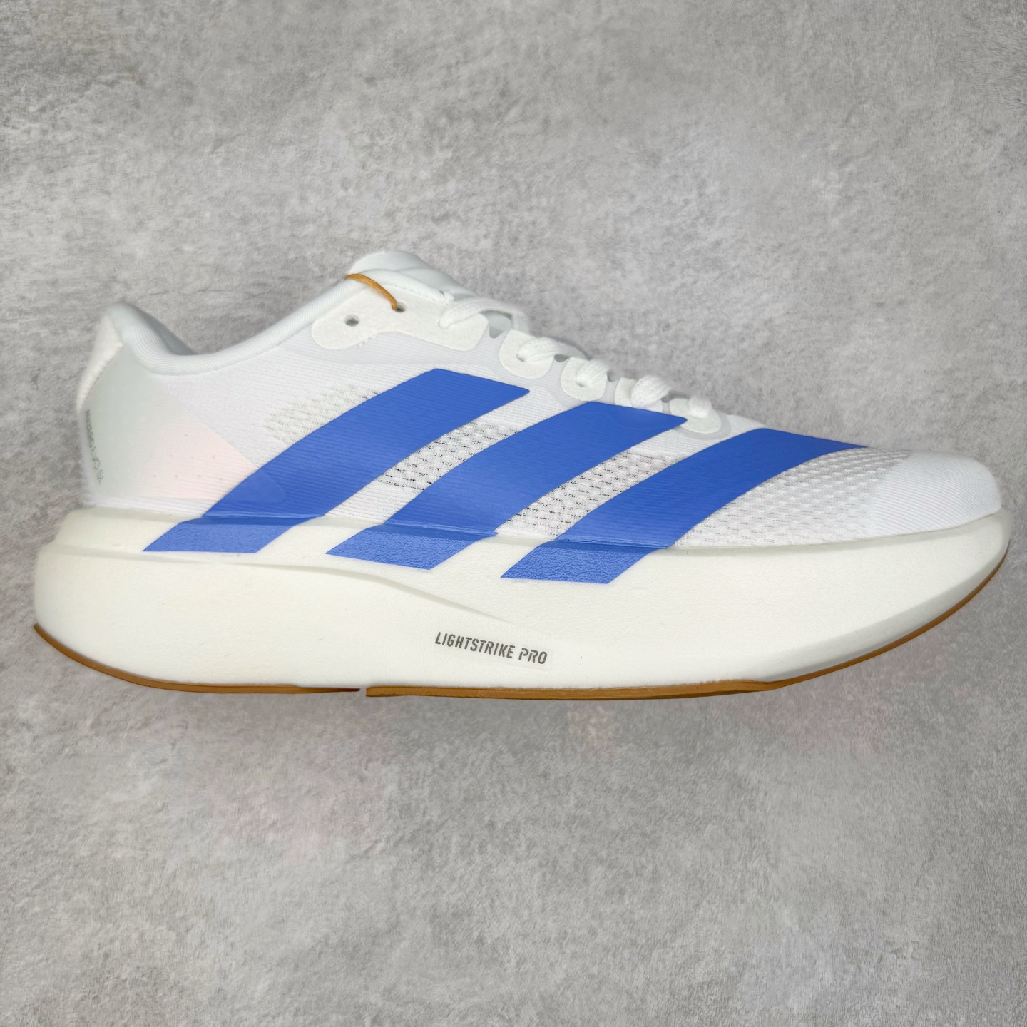 ＃福利特价 AD Adizero EVO SL 马拉松竞速专业跑鞋 CELERMESH针织网面非常轻薄 纤维间的缝隙很大 可以保证跑步时的透气、排汗效果 鞋舌直接与两侧的内衬和鞋底连接在一起 在跑步过程中不会被鞋舌的左右移动所困扰 在标准鞋带孔的基础上再拓宽一组鞋带孔 适合不同脚型的需求 突破性 EnergyRods 技术，有助于跑者实现更好的成绩 中底独特的LIGHTSTRIKE PRO泡棉材质 微弹感觉在跑步过程中给予了良好的支撑体验 对于顶级精英和高水平进阶跑者来说 ADIOS PRO是一双值得信赖的竞速比赛用鞋 尺码：36 36.5 37.5 38 38.5 39 40 40.5 41 42 42.5 43 44 44.5 45-选品中心