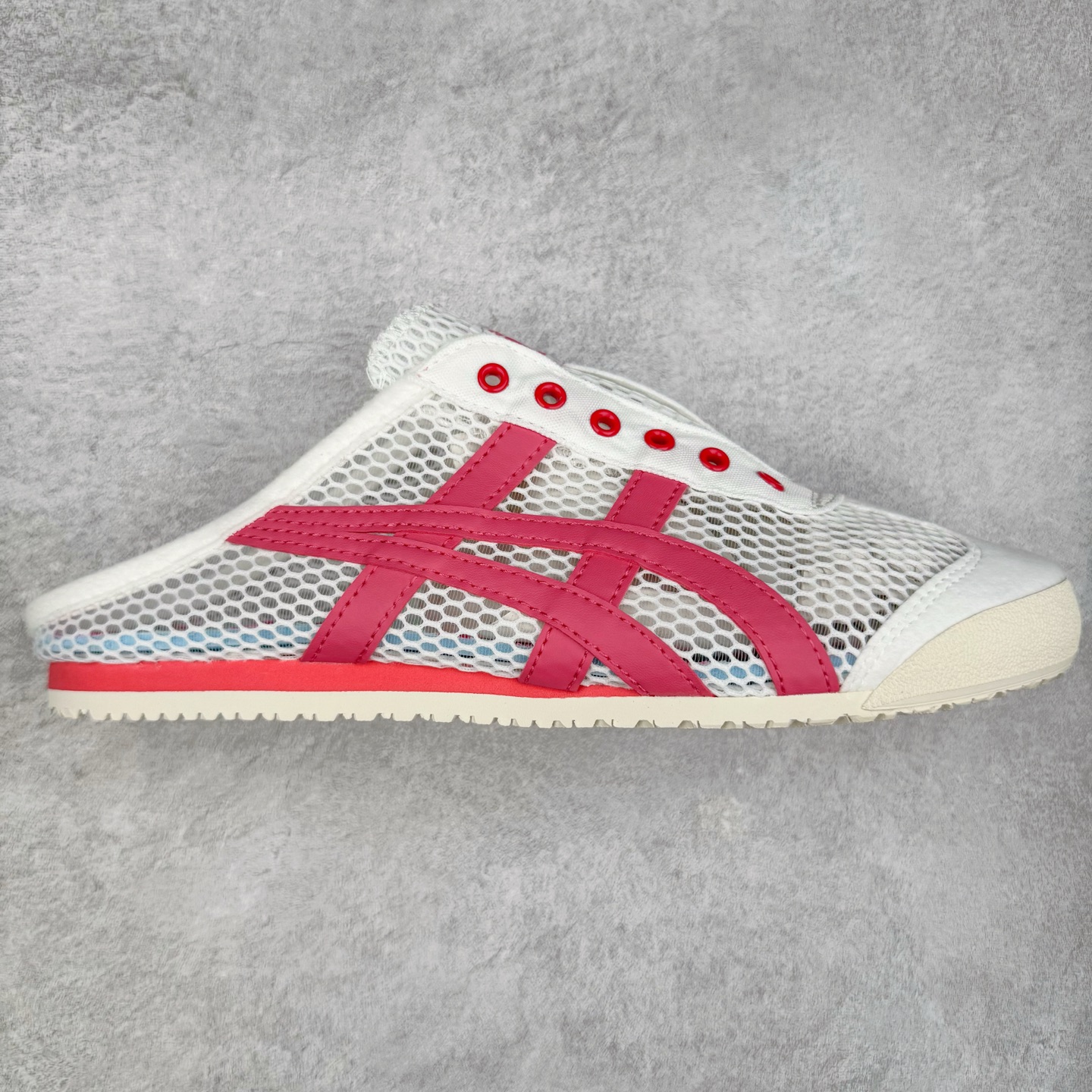 图片[8]-Onitsuka Tiger MEXICO 66 MEXICO 66 Sabot 鬼冢虎经典舒适透气低帮生活休闲鞋 男女同款 产品从款式颜色造型上体现出追求舒适和细节的完美 鞋类更是推崇手工制作的严谨与完美 融舒适性与可穿性的设计风格 注重细节的完美和别致魅力 既保持稳重 又不失轻松的时尚感 尺码：36 37 37.5 38 39 39.5 40 40.5 41.5 42 42.5 43.5 44 45-选品中心
