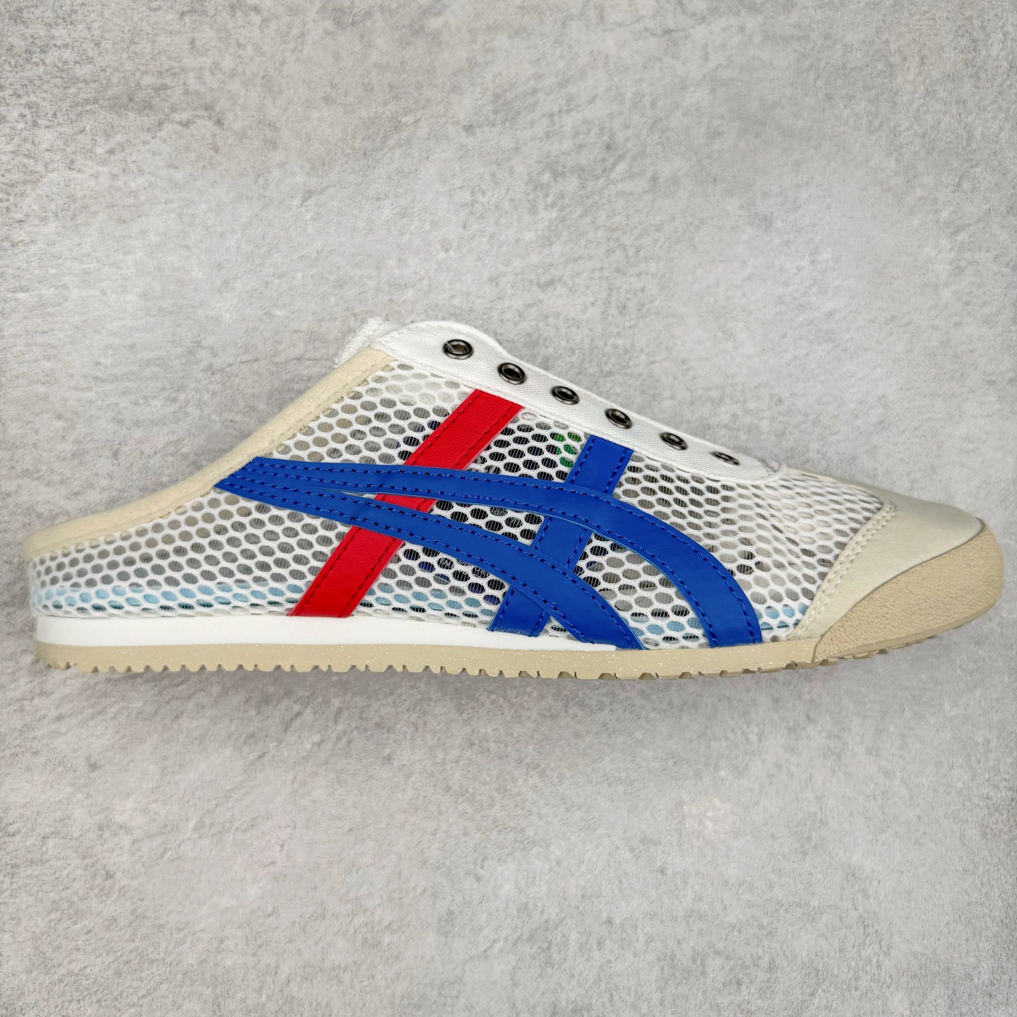 图片[6]-Onitsuka Tiger MEXICO 66 MEXICO 66 Sabot 鬼冢虎经典舒适透气低帮生活休闲鞋 男女同款 产品从款式颜色造型上体现出追求舒适和细节的完美 鞋类更是推崇手工制作的严谨与完美 融舒适性与可穿性的设计风格 注重细节的完美和别致魅力 既保持稳重 又不失轻松的时尚感 尺码：36 37 37.5 38 39 39.5 40 40.5 41.5 42 42.5 43.5 44 45-选品中心