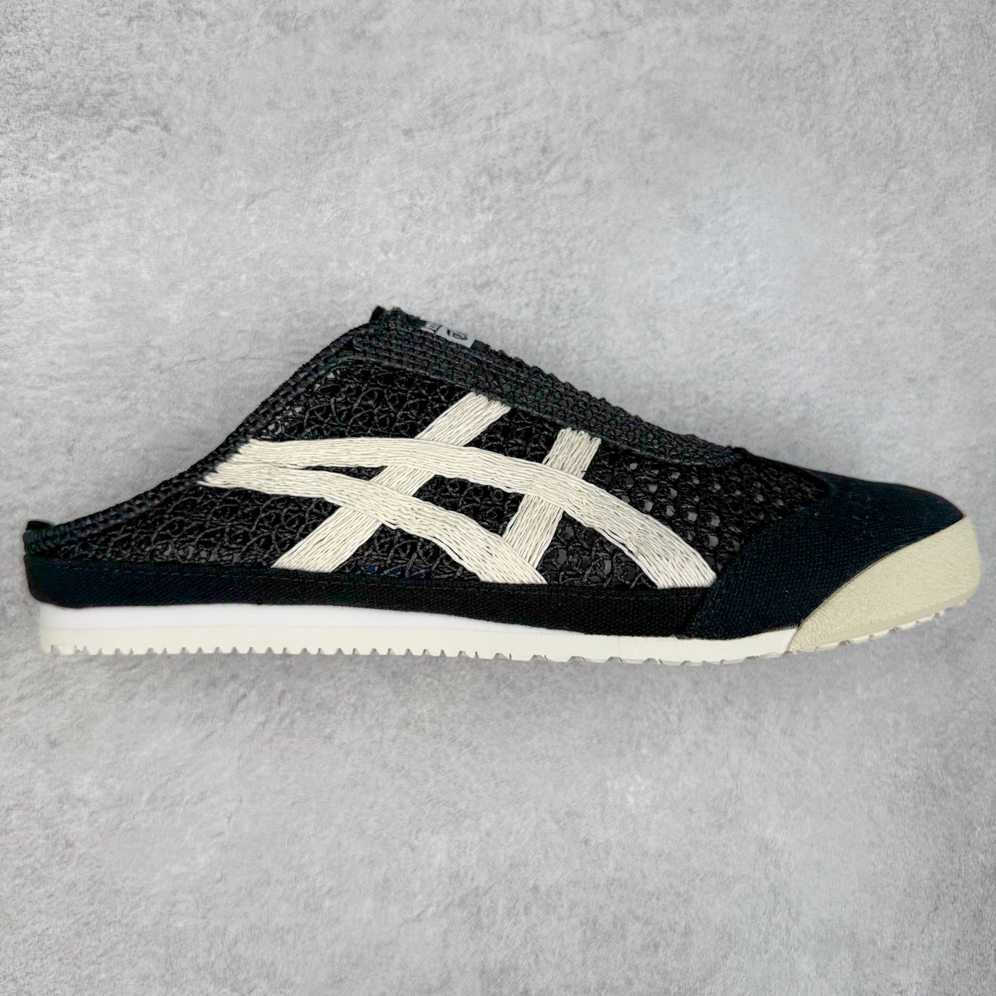 图片[4]-Onitsuka Tiger MEXICO 66 MEXICO 66 Sabot 鬼冢虎经典舒适透气低帮生活休闲鞋 男女同款 产品从款式颜色造型上体现出追求舒适和细节的完美 鞋类更是推崇手工制作的严谨与完美 融舒适性与可穿性的设计风格 注重细节的完美和别致魅力 既保持稳重 又不失轻松的时尚感 尺码：36 37 37.5 38 39 39.5 40 40.5 41.5 42 42.5 43.5 44 45-选品中心
