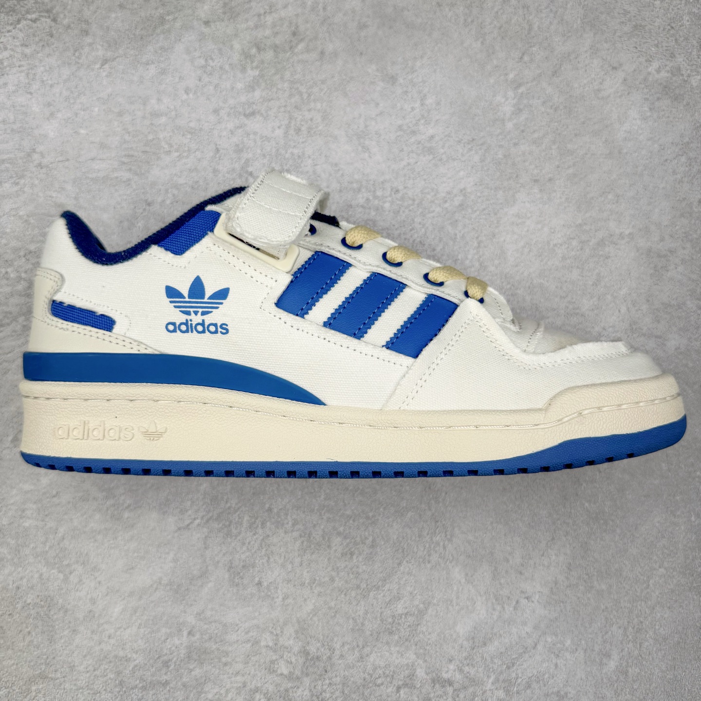 AD Forum 84 Low OG 低帮百搭潮流休闲运动板鞋 以复古篮球鞋的外形为基础 采用皮革拼接 简约百搭 更加贴合舒适 中底内侧网格造型起到点睛之笔 外底橡胶 更显复古 尺码:36 36.5 37.5 38 38.5 39 40 40.5 41 42 42.5 43 44 44.5 45-选品中心