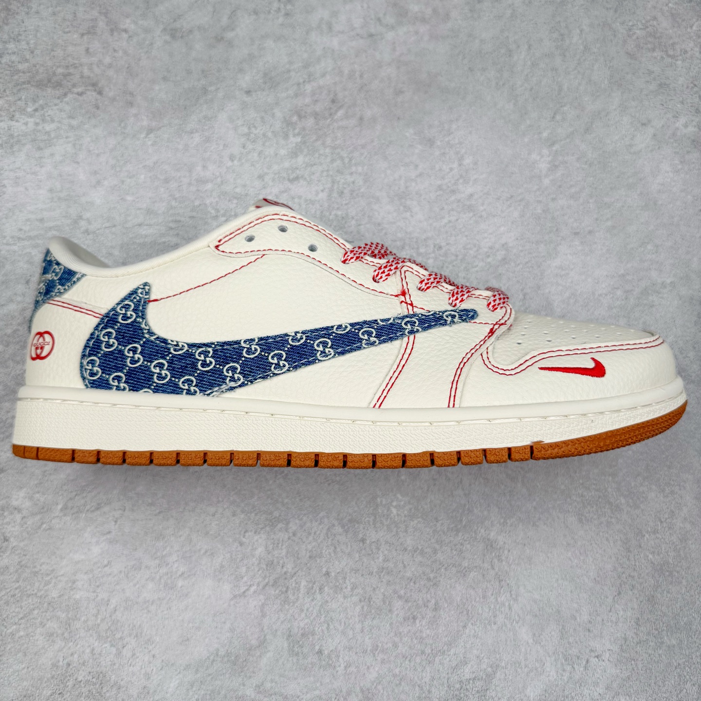 TS x Air Jordan AJ1 Low 倒钩低帮联名定制配色 XQ1979-001 原厂内置气垫魔块 A模大底 头层小牛皮 鞋舌AJ原厂专用牛津布+AJ专用反口珍珠布+原厂无杂质高弹内里海棉+特殊封边弹力鞋带 实拍调校N版已经零色差零失真 百分百还原实物色彩所见即所得 不存在货不对板色差等低级问题 选购参考实物拍摄 不混卖不参货 只用心做好货严格选品 承诺混一赔十 尺码：36 36.5 37.5 38 38.5 39 40 40.5 41 42 42.5 43 44 44.5 45-选品中心