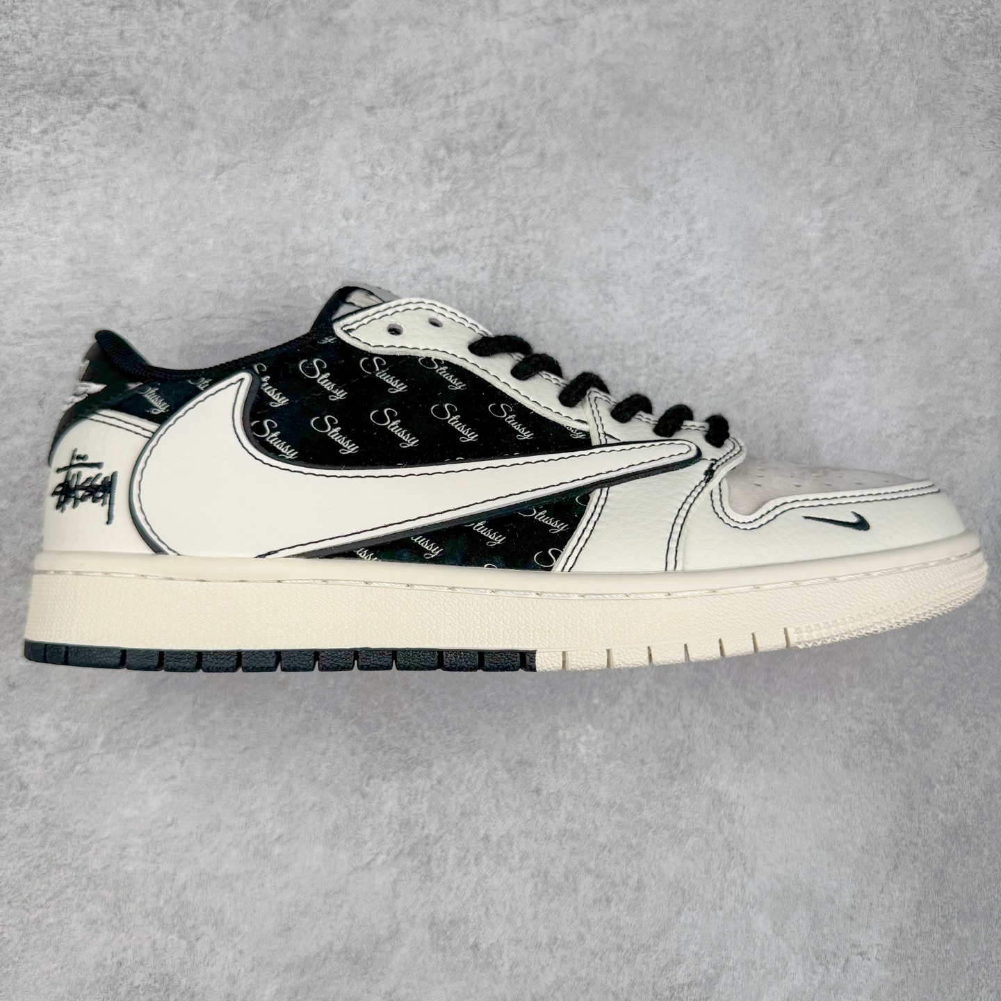 TS x Air Jordan AJ1 Low 倒钩低帮联名定制配色 SJ2068-121 原厂内置气垫魔块 A模大底 头层小牛皮 鞋舌AJ原厂专用牛津布+AJ专用反口珍珠布+原厂无杂质高弹内里海棉+特殊封边弹力鞋带 实拍调校N版已经零色差零失真 百分百还原实物色彩所见即所得 不存在货不对板色差等低级问题 选购参考实物拍摄 不混卖不参货 只用心做好货严格选品 承诺混一赔十 尺码：36 36.5 37.5 38 38.5 39 40 40.5 41 42 42.5 43 44 44.5 45-选品中心