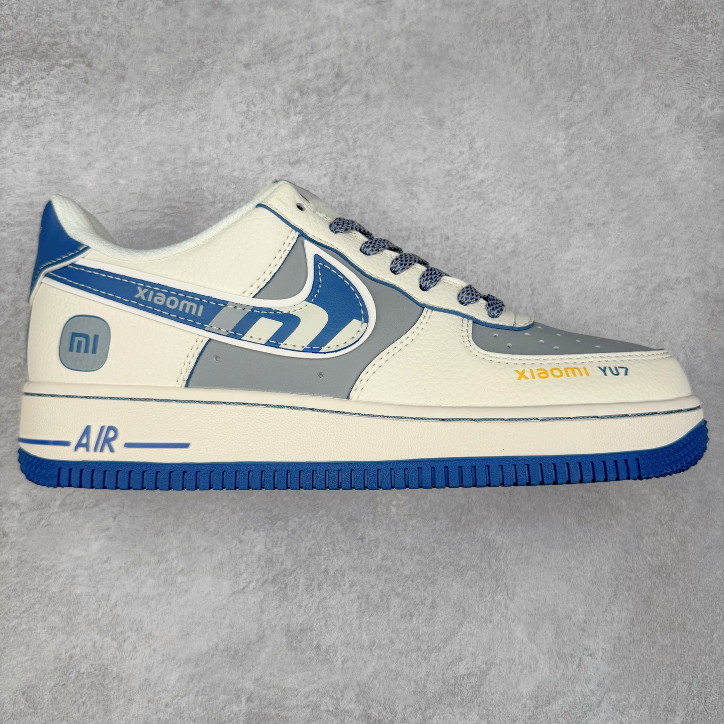 NK Air Force 1´07 Low 空军一号低帮百搭休闲运动板鞋 XX3168-218 柔软、弹性十足的缓震性能和出色的中底设计 横跨复古与现代的外型结合 造就出风靡全球 三十多年的Force 1 直到今天还深受青睐 实拍调校N版已经零色差零失真 百分百还原实物色彩所见即所得 不存在货不对板色差等低级问题 选购参考实物拍摄 不混卖不参货 只用心做好货严格选品 承诺混一赔十 尺码：36 36.5 37.5 38 38.5 39 40 40.5 41 42 42.5 43 44 44.5 45-选品中心