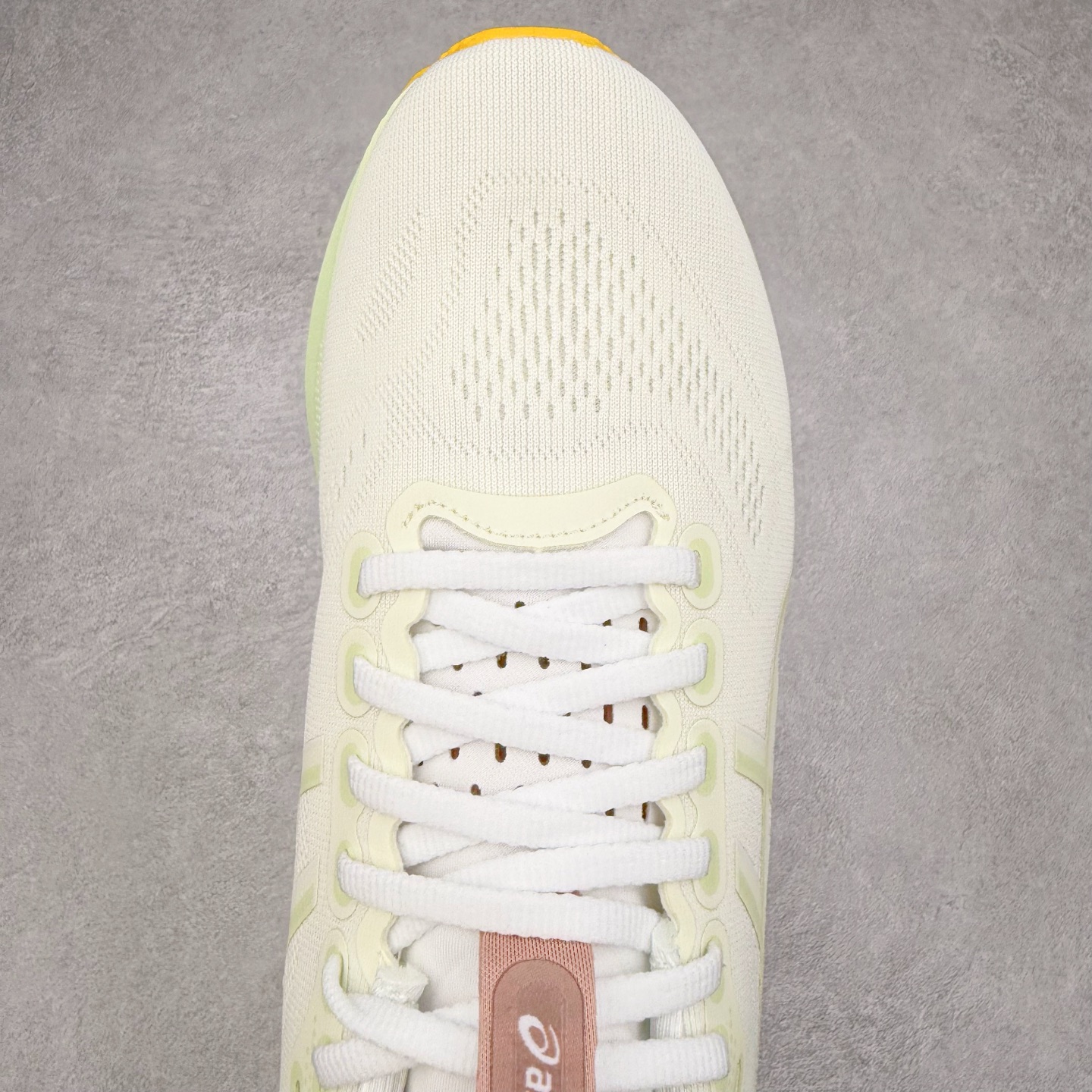 图片[4]-Asics Gel-Kayano 32 亚瑟士卡亚诺32代低帮专业有氧超轻量休闲运动全能慢跑鞋全球知名运动品牌ASICS正式推出新款GEL-KAYANO 32跑鞋，旨在通过全新稳定结构以提升产品可适性，满足跑者的足部稳定需求，让每一位跑者从起跑到结束都能够感受到焕然一新的稳定性与舒适性，从而帮助更多人找到身心平衡，获得自在舒适的健康生活方式。秉持着ASICS亚瑟士的设计哲学，全新一代GEL-KAYANO 32应运而生。为进一步升级产品的稳定性，GEL-KAYANO 采用了全新4D引导系统，通过内侧稳定装置提升可适性，满足足部稳定需求，帮助足弓迅速返回到平衡位置。作为基于生物力学研究打造的全新稳定结构，4D引导系统不仅提升了跑鞋对双脚的支撑性，它还将人体不同的运动状态纳入设计考量，帮助跑者在多种跑动强度下获得充足的稳定性和理想的舒适度。尺码：36 37 37.5 38 39.5 40 40.5 41.5 42 42.5 43.5 44 44.5 45-选品中心