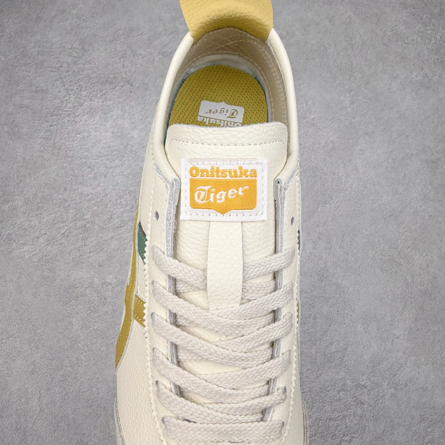 图片[5]-Asics Onitsuka Tiger MEXICO 66 亚瑟士鬼冢虎复古经典板鞋 市场王者选手 海外订单工厂出品 长期生产补货永不断码 超成熟稳定的做工品控 原装全套纸板楦头开发 原汁原味 完美呈现版型 私模正确鞋底咬花纹路 一比一鞋头弧度高度鞋身弧度 绝不口嗨 细节品控鞋型随意秒杀市面 原档咬花纹路私模大底 一个单元有六个三角形 总体形拼接呈现花瓣状 官方四联吊牌 原装Ortholite轻量化鞋垫 原盒原配 质保卡 说明书 钢印防尘纸 纸板中底带钢印 乳胶组合鞋垫 支持全方位的对比专柜 产品从款式颜色造型上体现出追求舒适和细节的完美 鞋类更是推崇手工制作的严谨与完美 融舒适性与可穿性的设计风格 注重细节的完美和别致魅力 既保持稳重 又不失轻松的时尚感 尺码：36 37 37.5 38 39 39.5 40 40.5 41.5 42 42.5 43.5 44 45-选品中心