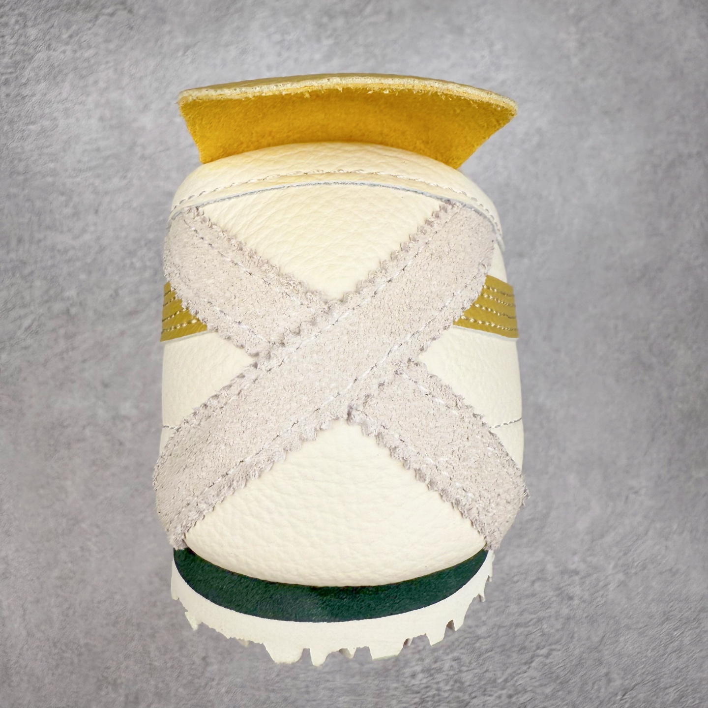 图片[8]-Asics Onitsuka Tiger MEXICO 66 亚瑟士鬼冢虎复古经典板鞋 市场王者选手 海外订单工厂出品 长期生产补货永不断码 超成熟稳定的做工品控 原装全套纸板楦头开发 原汁原味 完美呈现版型 私模正确鞋底咬花纹路 一比一鞋头弧度高度鞋身弧度 绝不口嗨 细节品控鞋型随意秒杀市面 原档咬花纹路私模大底 一个单元有六个三角形 总体形拼接呈现花瓣状 官方四联吊牌 原装Ortholite轻量化鞋垫 原盒原配 质保卡 说明书 钢印防尘纸 纸板中底带钢印 乳胶组合鞋垫 支持全方位的对比专柜 产品从款式颜色造型上体现出追求舒适和细节的完美 鞋类更是推崇手工制作的严谨与完美 融舒适性与可穿性的设计风格 注重细节的完美和别致魅力 既保持稳重 又不失轻松的时尚感 尺码：36 37 37.5 38 39 39.5 40 40.5 41.5 42 42.5 43.5 44 45-选品中心