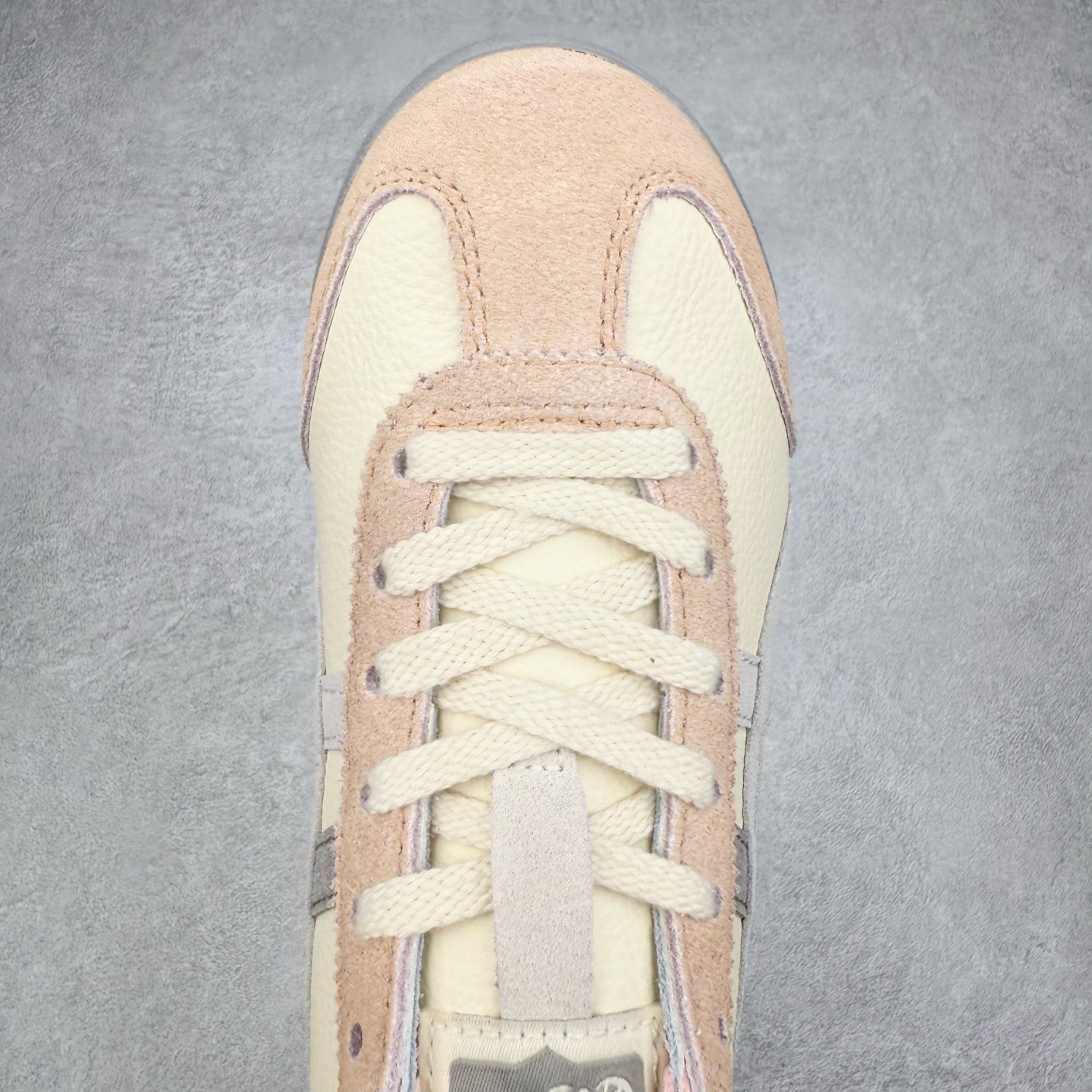 图片[4]-Asics Onitsuka Tiger MEXICO 66 亚瑟士鬼冢虎复古经典板鞋 市场王者选手 海外订单工厂出品 长期生产补货永不断码 超成熟稳定的做工品控 原装全套纸板楦头开发 原汁原味 完美呈现版型 私模正确鞋底咬花纹路 一比一鞋头弧度高度鞋身弧度 绝不口嗨 细节品控鞋型随意秒杀市面 原档咬花纹路私模大底 一个单元有六个三角形 总体形拼接呈现花瓣状 官方四联吊牌 原装Ortholite轻量化鞋垫 原盒原配 质保卡 说明书 钢印防尘纸 纸板中底带钢印 乳胶组合鞋垫 支持全方位的对比专柜 产品从款式颜色造型上体现出追求舒适和细节的完美 鞋类更是推崇手工制作的严谨与完美 融舒适性与可穿性的设计风格 注重细节的完美和别致魅力 既保持稳重 又不失轻松的时尚感 尺码：36 37 37.5 38 39 39.5 40 40.5 41.5 42 42.5 43.5 44 45-选品中心