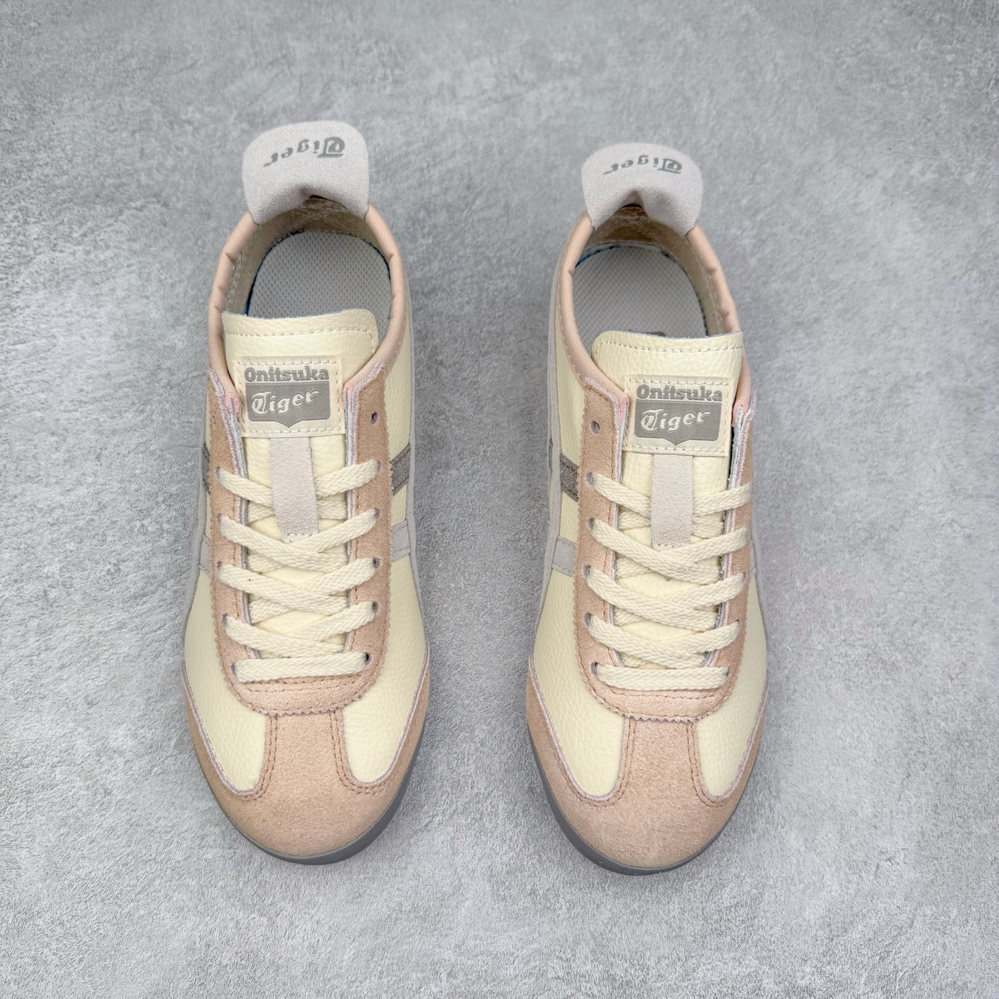 图片[2]-Asics Onitsuka Tiger MEXICO 66 亚瑟士鬼冢虎复古经典板鞋 市场王者选手 海外订单工厂出品 长期生产补货永不断码 超成熟稳定的做工品控 原装全套纸板楦头开发 原汁原味 完美呈现版型 私模正确鞋底咬花纹路 一比一鞋头弧度高度鞋身弧度 绝不口嗨 细节品控鞋型随意秒杀市面 原档咬花纹路私模大底 一个单元有六个三角形 总体形拼接呈现花瓣状 官方四联吊牌 原装Ortholite轻量化鞋垫 原盒原配 质保卡 说明书 钢印防尘纸 纸板中底带钢印 乳胶组合鞋垫 支持全方位的对比专柜 产品从款式颜色造型上体现出追求舒适和细节的完美 鞋类更是推崇手工制作的严谨与完美 融舒适性与可穿性的设计风格 注重细节的完美和别致魅力 既保持稳重 又不失轻松的时尚感 尺码：36 37 37.5 38 39 39.5 40 40.5 41.5 42 42.5 43.5 44 45-选品中心