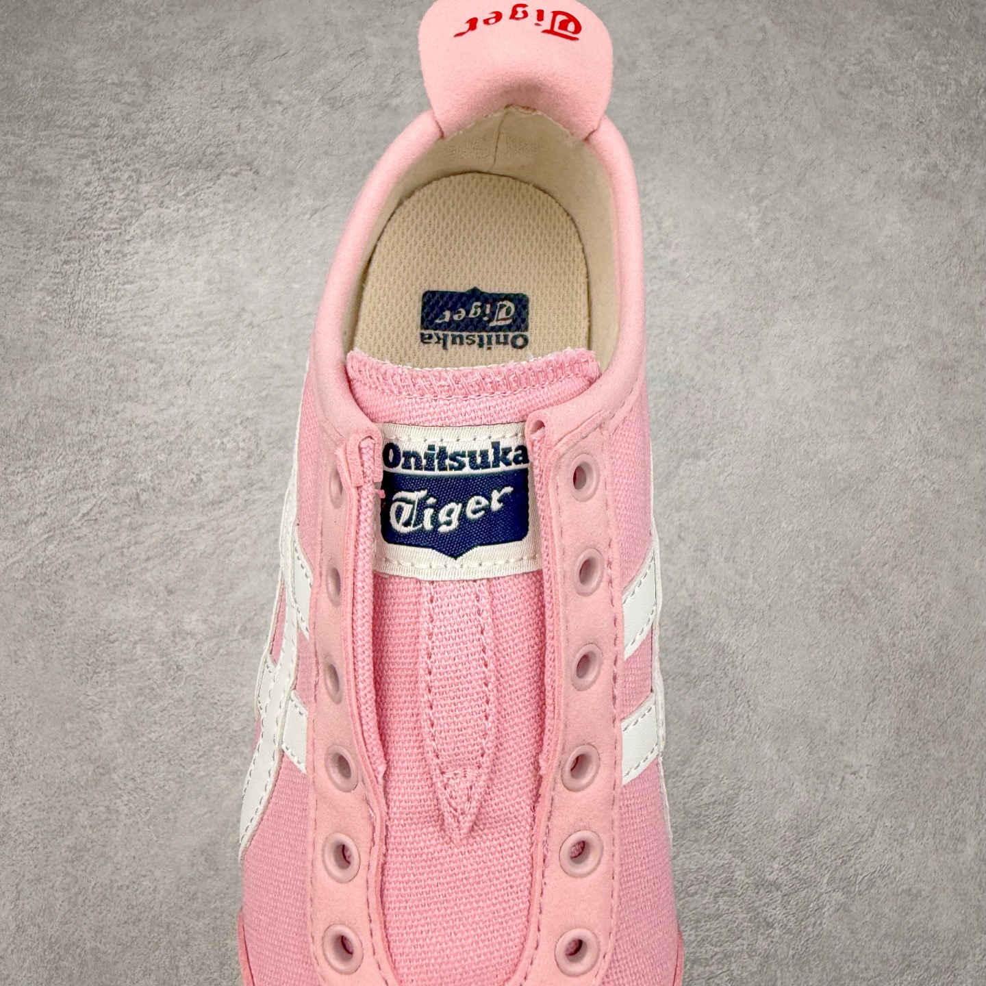 图片[5]-Asics Onitsuka Tiger MEXICO 66 亚瑟士鬼冢虎复古经典板鞋 市场王者选手 海外订单工厂出品 长期生产补货永不断码 超成熟稳定的做工品控 原装全套纸板楦头开发 原汁原味 完美呈现版型 私模正确鞋底咬花纹路 一比一鞋头弧度高度鞋身弧度 绝不口嗨 细节品控鞋型随意秒杀市面 原档咬花纹路私模大底 一个单元有六个三角形 总体形拼接呈现花瓣状 官方四联吊牌 原装Ortholite轻量化鞋垫 原盒原配 质保卡 说明书 钢印防尘纸 纸板中底带钢印 乳胶组合鞋垫 支持全方位的对比专柜 产品从款式颜色造型上体现出追求舒适和细节的完美 鞋类更是推崇手工制作的严谨与完美 融舒适性与可穿性的设计风格 注重细节的完美和别致魅力 既保持稳重 又不失轻松的时尚感 尺码：36 37 37.5 38 39 39.5 40 40.5 41.5 42 42.5 43.5 44 45-选品中心