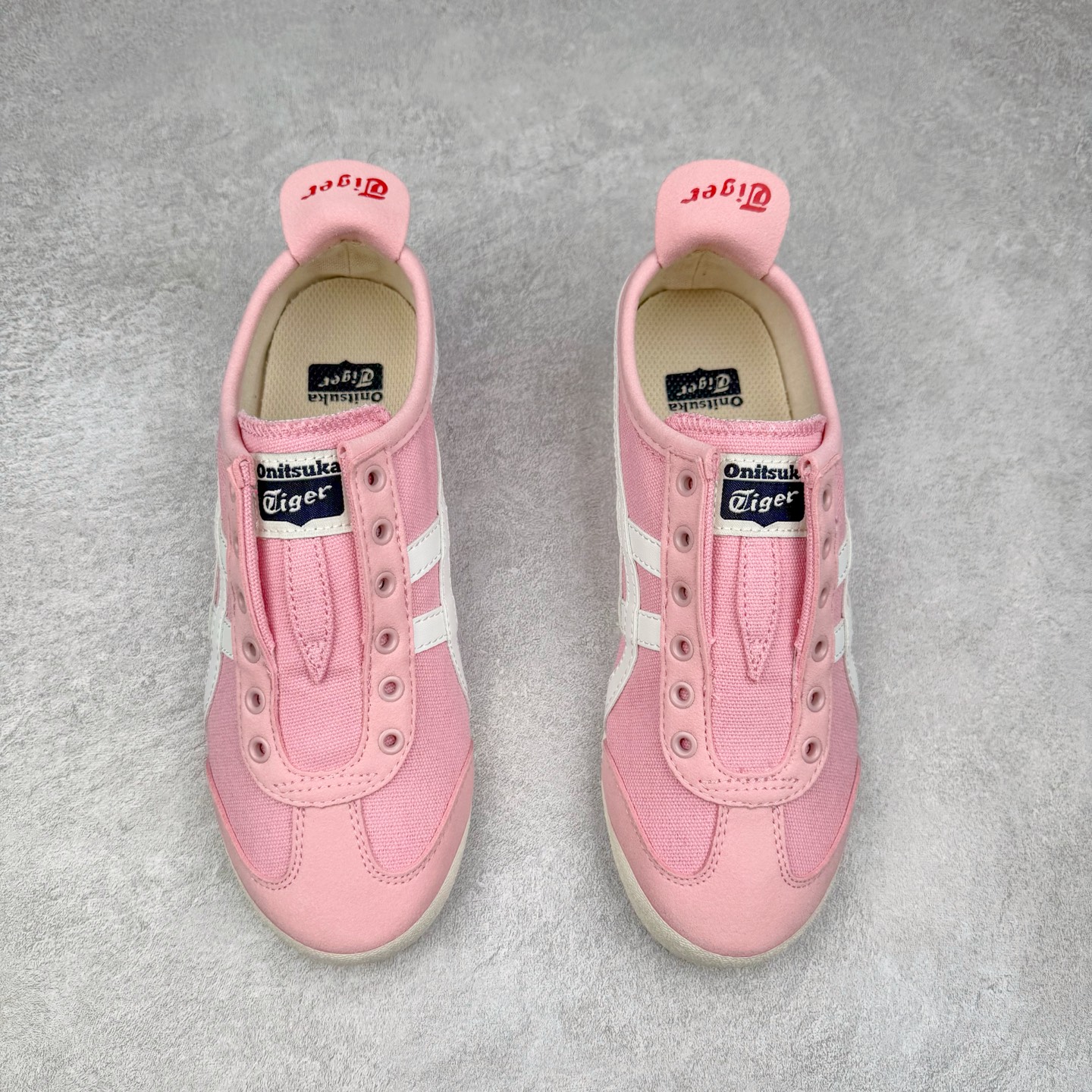 图片[2]-Asics Onitsuka Tiger MEXICO 66 亚瑟士鬼冢虎复古经典板鞋 市场王者选手 海外订单工厂出品 长期生产补货永不断码 超成熟稳定的做工品控 原装全套纸板楦头开发 原汁原味 完美呈现版型 私模正确鞋底咬花纹路 一比一鞋头弧度高度鞋身弧度 绝不口嗨 细节品控鞋型随意秒杀市面 原档咬花纹路私模大底 一个单元有六个三角形 总体形拼接呈现花瓣状 官方四联吊牌 原装Ortholite轻量化鞋垫 原盒原配 质保卡 说明书 钢印防尘纸 纸板中底带钢印 乳胶组合鞋垫 支持全方位的对比专柜 产品从款式颜色造型上体现出追求舒适和细节的完美 鞋类更是推崇手工制作的严谨与完美 融舒适性与可穿性的设计风格 注重细节的完美和别致魅力 既保持稳重 又不失轻松的时尚感 尺码：36 37 37.5 38 39 39.5 40 40.5 41.5 42 42.5 43.5 44 45-选品中心