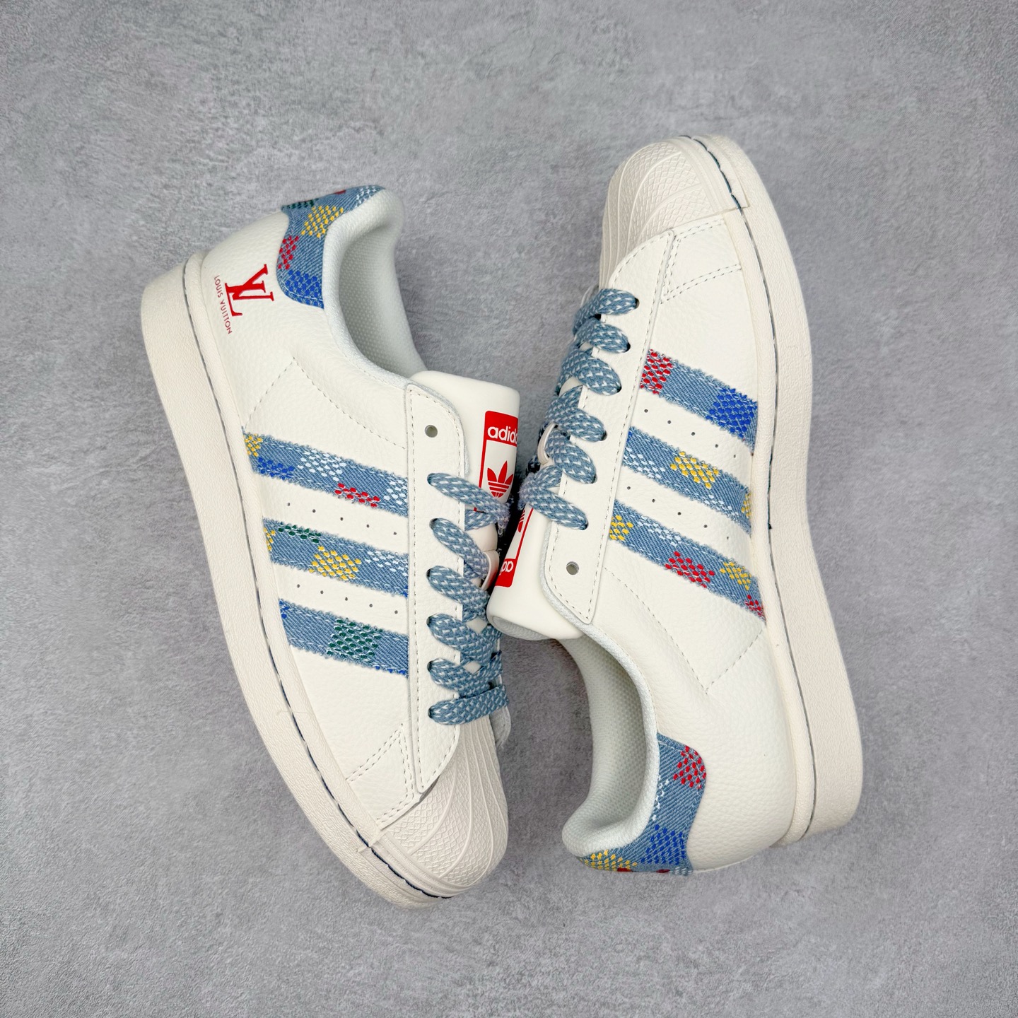 图片[3]-＃C2 AD Originals Superstar 经典复古贝壳头板鞋 HS3084 诞生于1969年 是第一双将全皮面鞋 身与橡胶鞋头结合在一起的低帮篮球鞋 Superstar最开始 是作为高帮篮球鞋Pro Model的低帮版本而出现的 但因为其独特和醒目的橡胶鞋头造型而让大家熟知 被大家形象地称为\\\”shelltoe\\\”贝壳头 在70年代的美国职业篮球场上 接近3/4的NBA球员都将这双Superstar作为场上用鞋 80年代之后 经过不断的改良和发展 Superstar逐渐成为横跨时装、音乐、街头文化、休闲和运动等各大领域的时尚潮鞋 尺码：36 36.5 37 38 38.5 39 40 40.5 41 42 42.5 43 44 44.5 45-选品中心