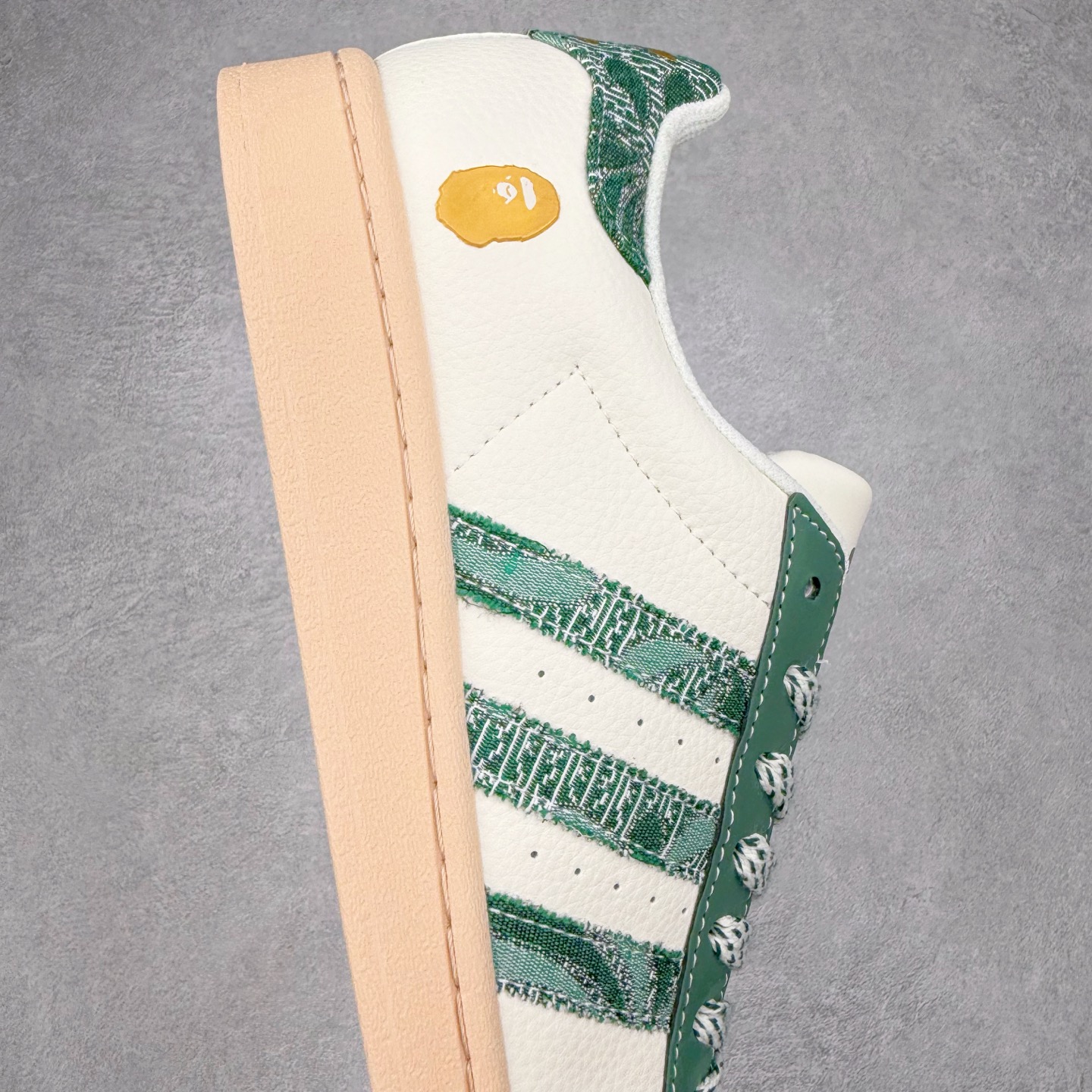 图片[6]-＃C2 AD Originals Superstar 经典复古贝壳头板鞋 HS3087 诞生于1969年 是第一双将全皮面鞋 身与橡胶鞋头结合在一起的低帮篮球鞋 Superstar最开始 是作为高帮篮球鞋Pro Model的低帮版本而出现的 但因为其独特和醒目的橡胶鞋头造型而让大家熟知 被大家形象地称为\\\”shelltoe\\\”贝壳头 在70年代的美国职业篮球场上 接近3/4的NBA球员都将这双Superstar作为场上用鞋 80年代之后 经过不断的改良和发展 Superstar逐渐成为横跨时装、音乐、街头文化、休闲和运动等各大领域的时尚潮鞋 尺码：36 36.5 37 38 38.5 39 40 40.5 41 42 42.5 43 44 44.5 45-选品中心