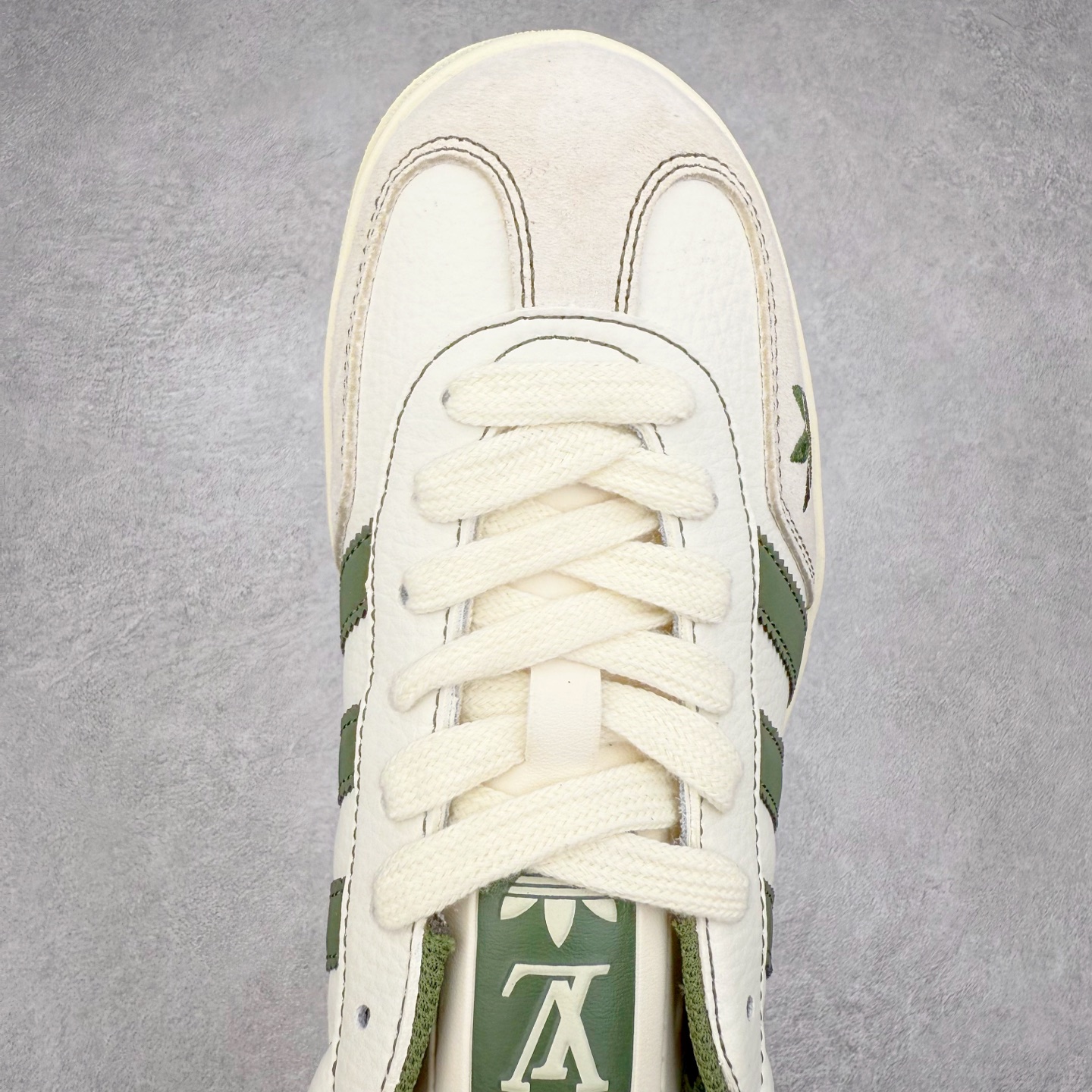 图片[4]-＃C2 AD Gazelle Indoor Trainers 羚羊内训系列低帮复古百搭休闲运动德训风板鞋 XD1688- 103 90年代经典的复刻版！自60年代以足球训练鞋面世以来,Gazelle就以其经典设计席卷全球。1991年版本的复刻,再造经典Gazelle。采用皮革打造,搭配浊色细节,让这款经典更加简约。尺码：36 36⅔ 37⅓ 38 38⅔ 39⅓ 40 40⅔ 41⅓ 42 42⅔ 43⅓ 44⅓ 44⅔ 45-选品中心