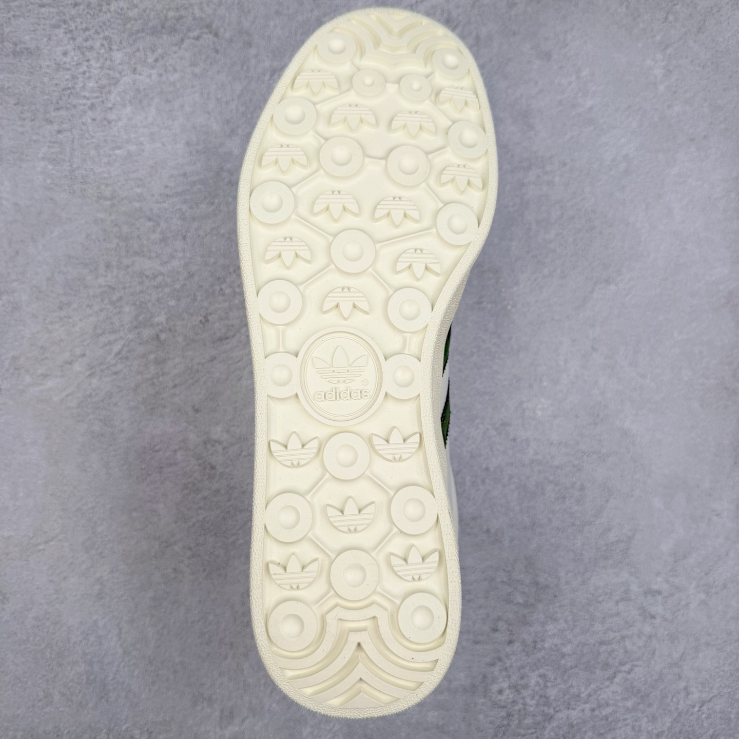 图片[9]-＃C2 AD Gazelle Indoor Trainers 羚羊内训系列低帮复古百搭休闲运动德训风板鞋 XD1688- 103 90年代经典的复刻版！自60年代以足球训练鞋面世以来,Gazelle就以其经典设计席卷全球。1991年版本的复刻,再造经典Gazelle。采用皮革打造,搭配浊色细节,让这款经典更加简约。尺码：36 36⅔ 37⅓ 38 38⅔ 39⅓ 40 40⅔ 41⅓ 42 42⅔ 43⅓ 44⅓ 44⅔ 45-选品中心