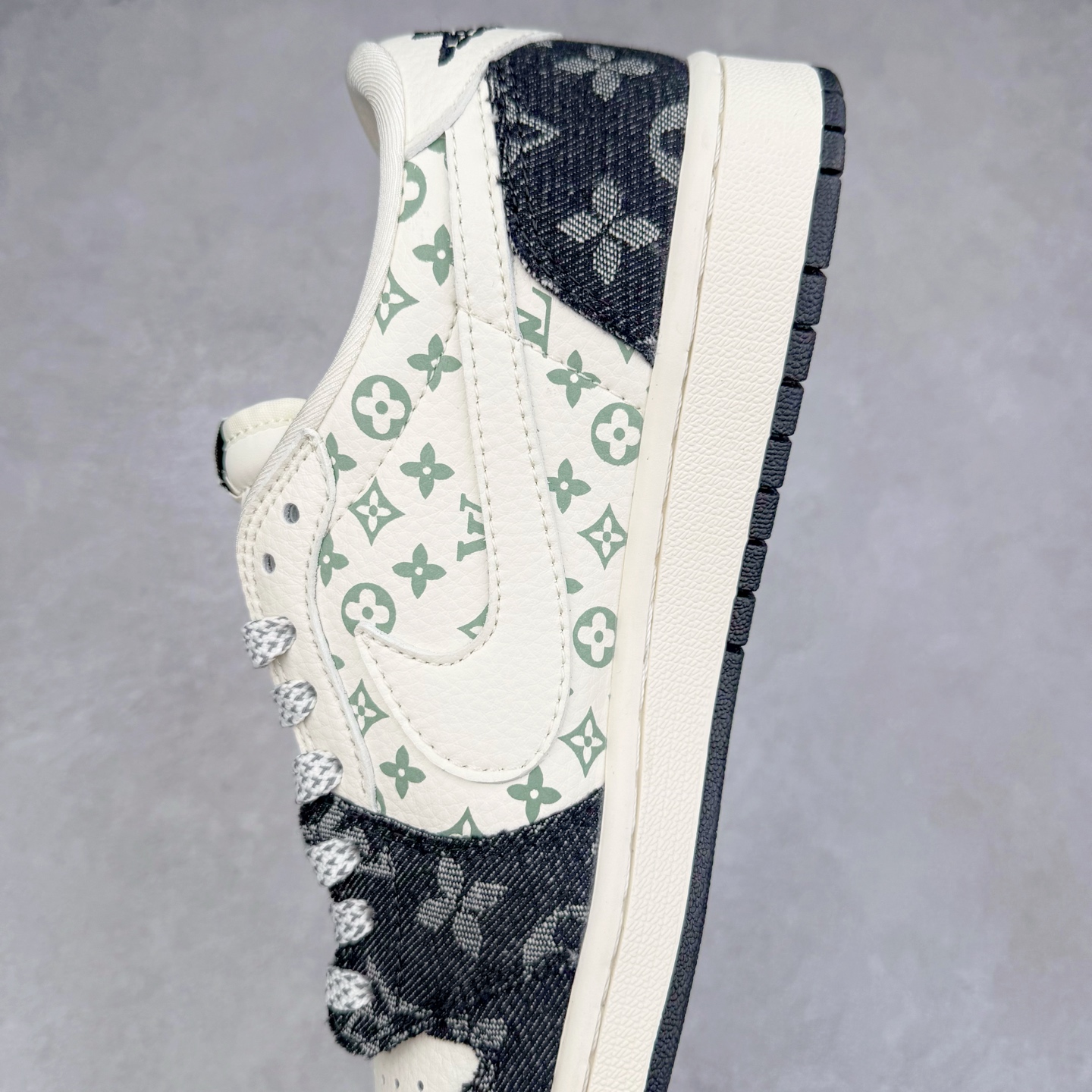 图片[7]-TS x Air Jordan AJ1 Low 倒钩低帮联名定制配色 SJ2068-008 原厂内置气垫魔块 A模大底 头层小牛皮 鞋舌AJ原厂专用牛津布+AJ专用反口珍珠布+原厂无杂质高弹内里海棉+特殊封边弹力鞋带 实拍调校N版已经零色差零失真 百分百还原实物色彩所见即所得 不存在货不对板色差等低级问题 选购参考实物拍摄 不混卖不参货 只用心做好货严格选品 承诺混一赔十 尺码：36 36.5 37.5 38 38.5 39 40 40.5 41 42 42.5 43 44 44.5 45-选品中心